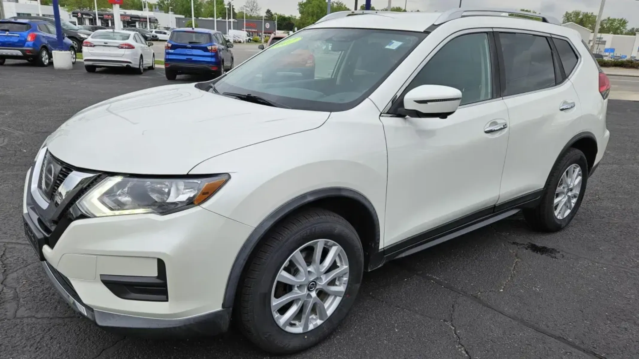 2017 Nissan Rogue (KNMAT2MV7HP) with an Other engine, located at 5744 Central Avenue, Toledo, OH, 43615, (419) 724-0130, 41.676781, -83.682137 - **Discover Your Next Adventure with the 2017 Nissan Rogue Perfect for Growing Families and Weekend Getaways!**<br /> <br /> Are you looking for a reliable, spacious, and comfortable SUV to accommodate your busy lifestyle? Look no further! This 2017 Nissan Rogue, available at Auto Credit in Toledo, - Photo#1