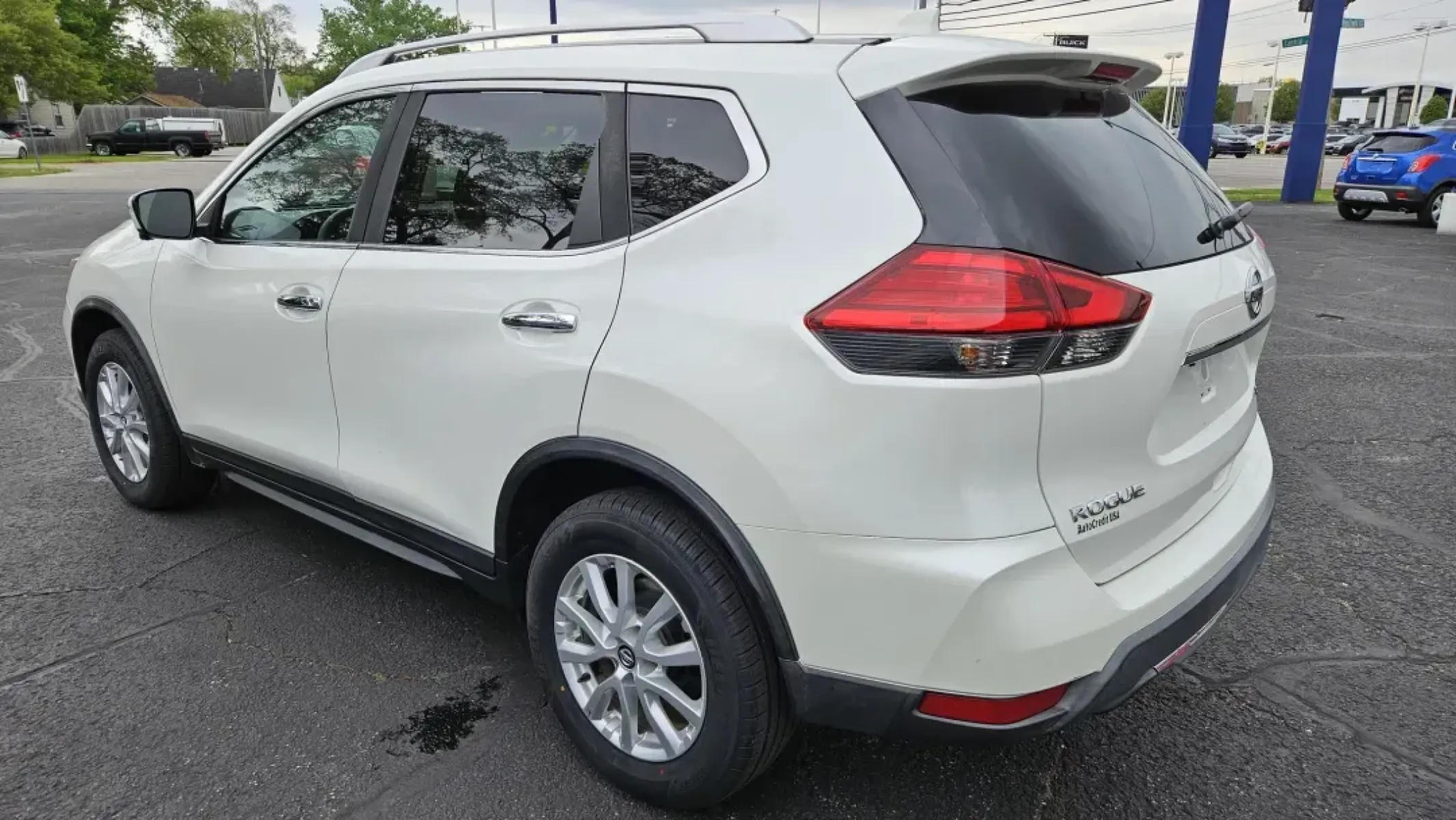 2017 Nissan Rogue (KNMAT2MV7HP) with an Other engine, located at 5744 Central Avenue, Toledo, OH, 43615, (419) 724-0130, 41.676781, -83.682137 - **Discover Your Next Adventure with the 2017 Nissan Rogue Perfect for Growing Families and Weekend Getaways!**<br /> <br /> Are you looking for a reliable, spacious, and comfortable SUV to accommodate your busy lifestyle? Look no further! This 2017 Nissan Rogue, available at Auto Credit in Toledo, - Photo#2