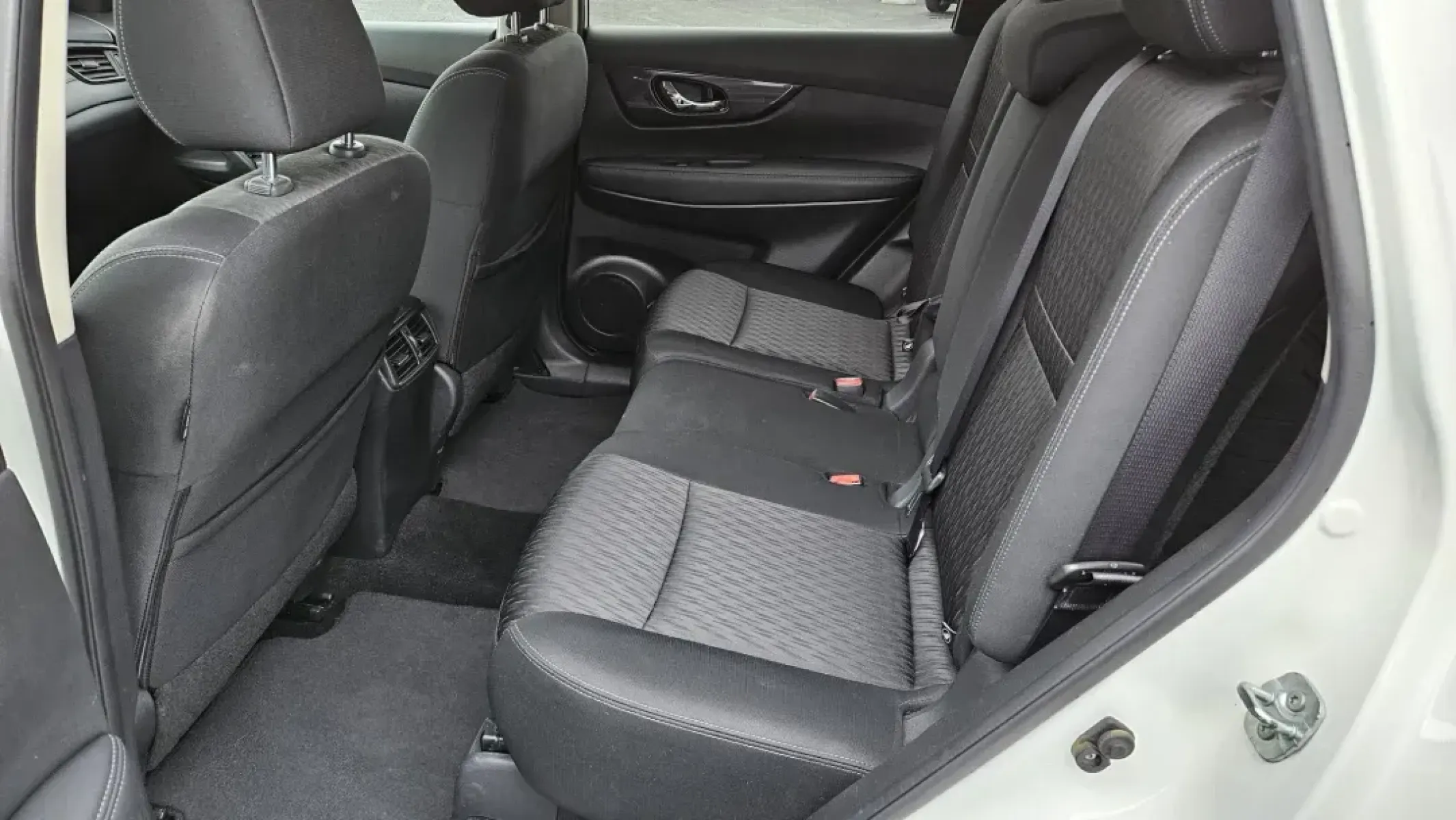 2017 Nissan Rogue (KNMAT2MV7HP) with an Other engine, located at 5744 Central Avenue, Toledo, OH, 43615, (419) 724-0130, 41.676781, -83.682137 - **Discover Your Next Adventure with the 2017 Nissan Rogue Perfect for Growing Families and Weekend Getaways!**<br /> <br /> Are you looking for a reliable, spacious, and comfortable SUV to accommodate your busy lifestyle? Look no further! This 2017 Nissan Rogue, available at Auto Credit in Toledo, - Photo#8
