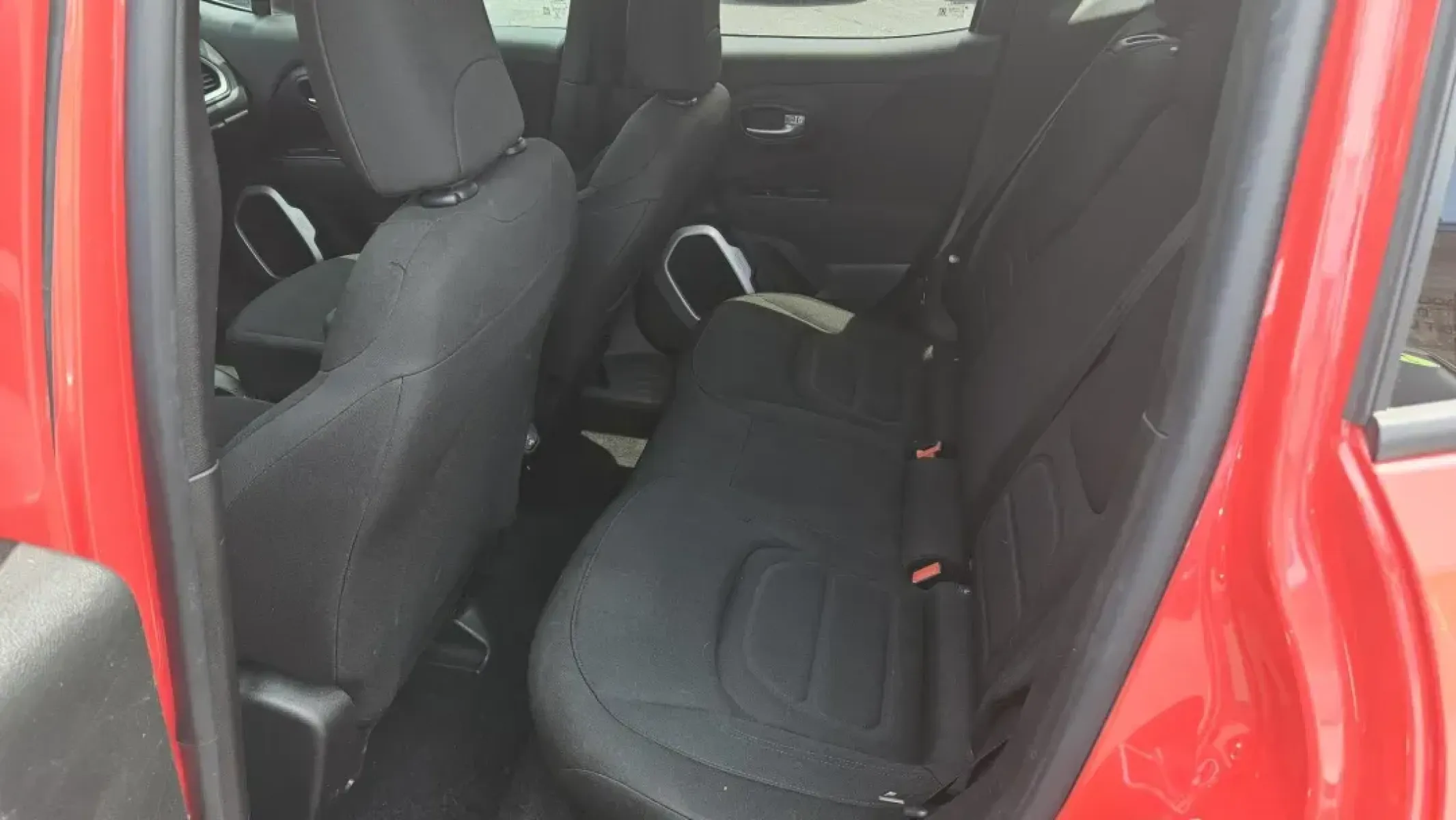 2018 Jeep Renegade (ZACCJABB9JP) with an Other engine, located at 5744 Central Avenue, Toledo, OH, 43615, (419) 724-0130, 41.676781, -83.682137 - **Unleash Your Adventurous Spirit with a 2018 Jeep Renegade Latitude! Perfect for Weekend Explorations!**<br /> <br /> Are you ready to elevate your weekend adventures and weekday commutes? Look no further than the striking 2018 Jeep Renegade Latitude, available now at Auto Credit in Toledo, OH! Thi - Photo#6