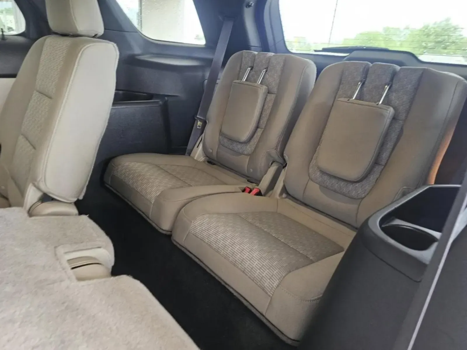 2015 Ford EXPLORER XLT (1FM5K7D86FG) with an Other engine, located at 502 South Main Street, Columbia City, IN, 46725, (260) 244-4645, 41.151382, -85.490578 - **Adventure Awaits with the 2015 Ford Explorer XLT Perfect for Growing Families in Columbia City!**<br /> <br /> Are you looking for a versatile and spacious vehicle that can comfortably accommodate your growing family while also handling weekend getaways? Look no further! The 2015 Ford Explorer XL - Photo#3