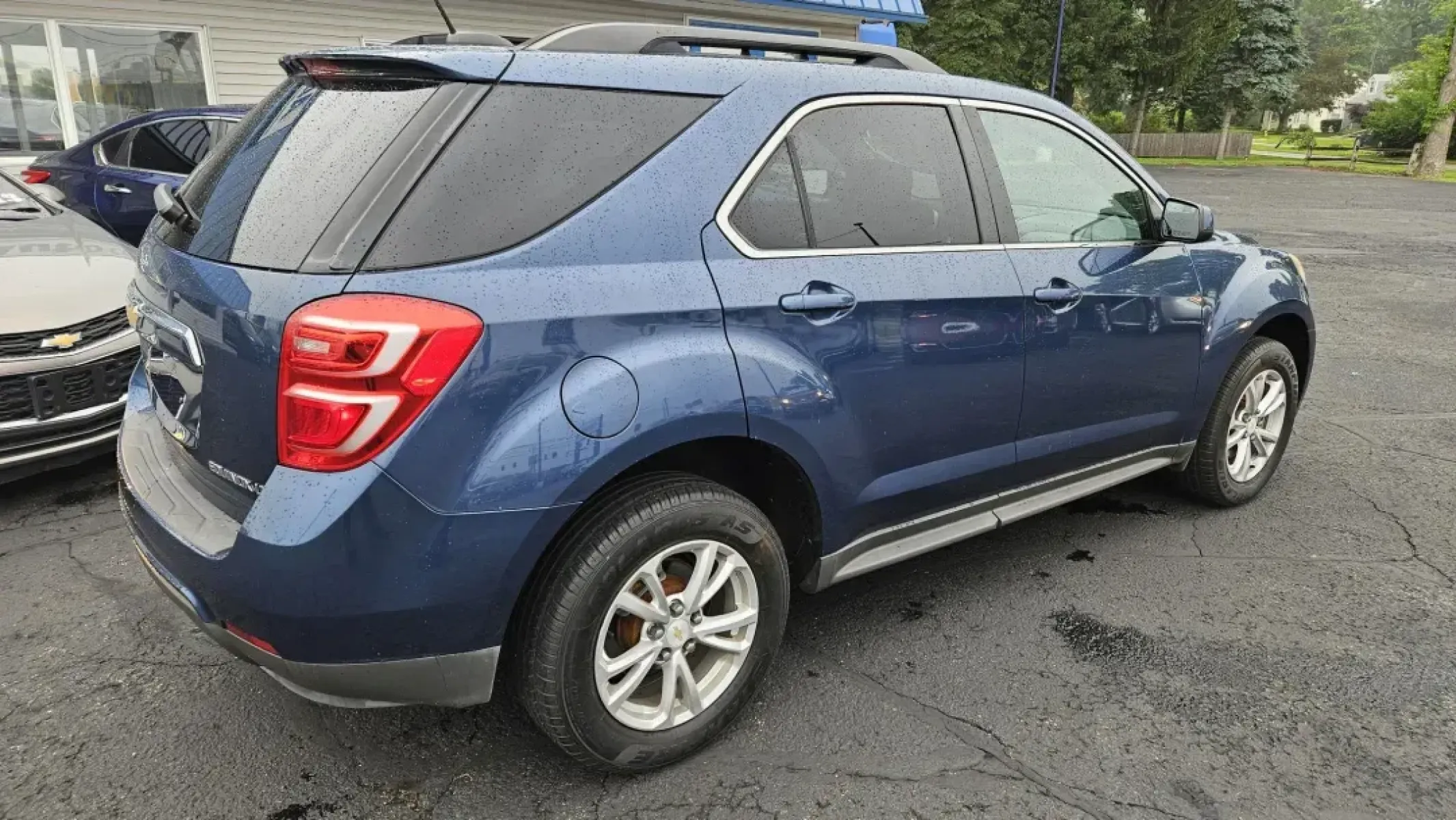 2016 Chevrolet EQUINOX LT (2GNFLFEK5G6) with an Other engine, located at 5744 Central Avenue, Toledo, OH, 43615, (419) 724-0130, 41.676781, -83.682137 - **Discover the Perfect Blend of Comfort and Versatility with the 2016 Chevrolet Equinox LT at Auto Credit!**<br /> <br /> Are you searching for a reliable and stylish SUV that fits seamlessly into your active lifestyle? Look no further than the 2016 Chevrolet Equinox LT, available now at Auto Credit - Photo#3