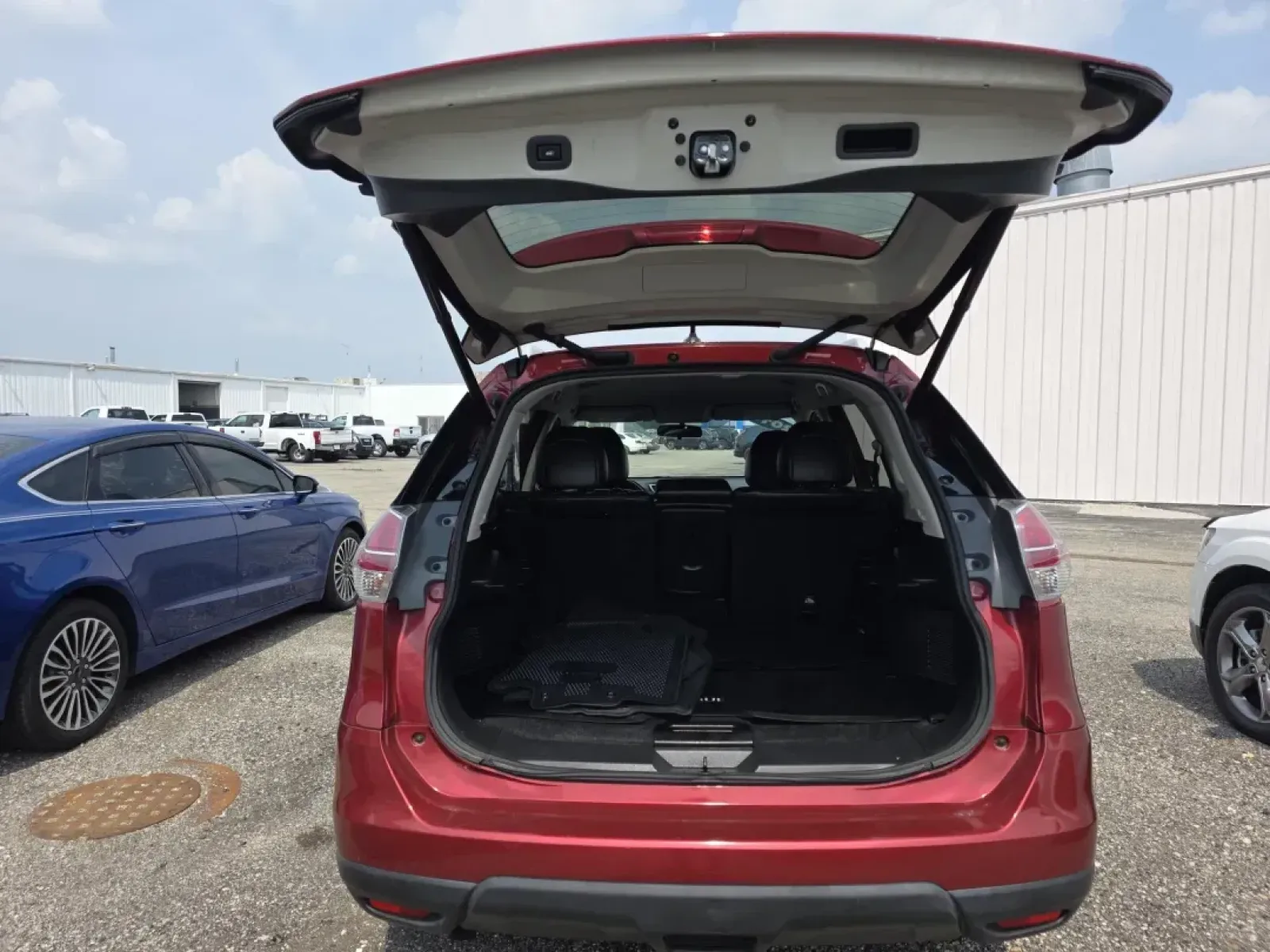 2016 Nissan Rogue (5N1AT2MT2GC) with an Other engine, located at 15 Petro Dr, Warsaw, IN, 46582, (574) 306-0055, 41.273563, -85.857544 - Are you ready to elevate your daily commute or embark on weekend adventures? The 2016 Nissan Rogue is the perfect companion for anyone seeking a reliable vehicle that blends comfort, safety, and style. With its spacious interior and versatile design, this wagon is ideal for family road trips, runnin - Photo#6