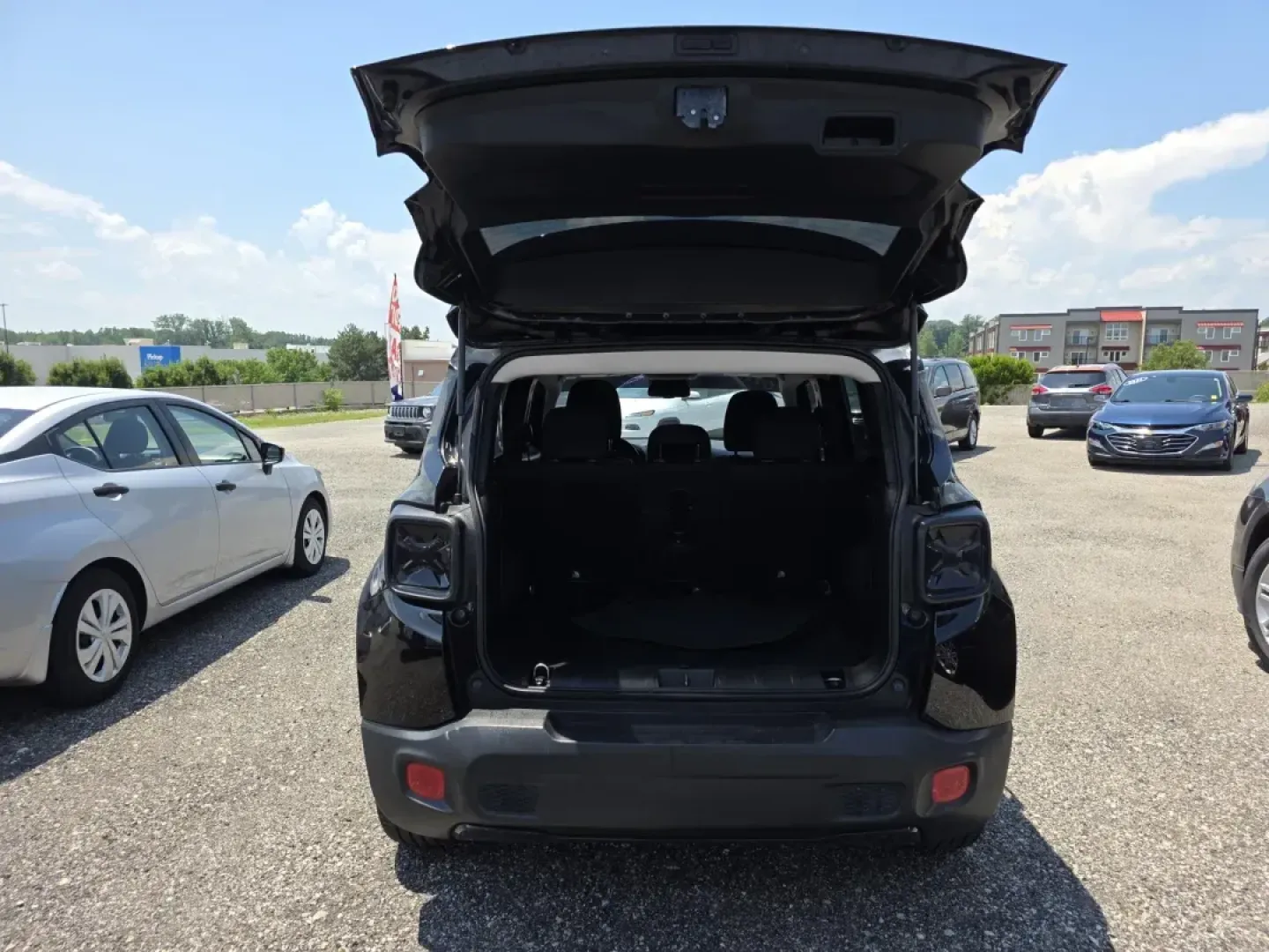 2017 Jeep RENEGADE LATITUDE (ZACCJABB9HP) with an Other engine, located at 15 Petro Dr, Warsaw, IN, 46582, (574) 306-0055, 41.273563, -85.857544 - **Conquer the Open Road with the 2017 Jeep Renegade Latitude Perfect for Adventurous Souls in Warsaw, IN!**<br /> <br /> Are you ready to elevate your weekend adventures and daily commutes alike? Look no further than the 2017 Jeep Renegade Latitude, a versatile wagon designed for those who crave fr - Photo#6