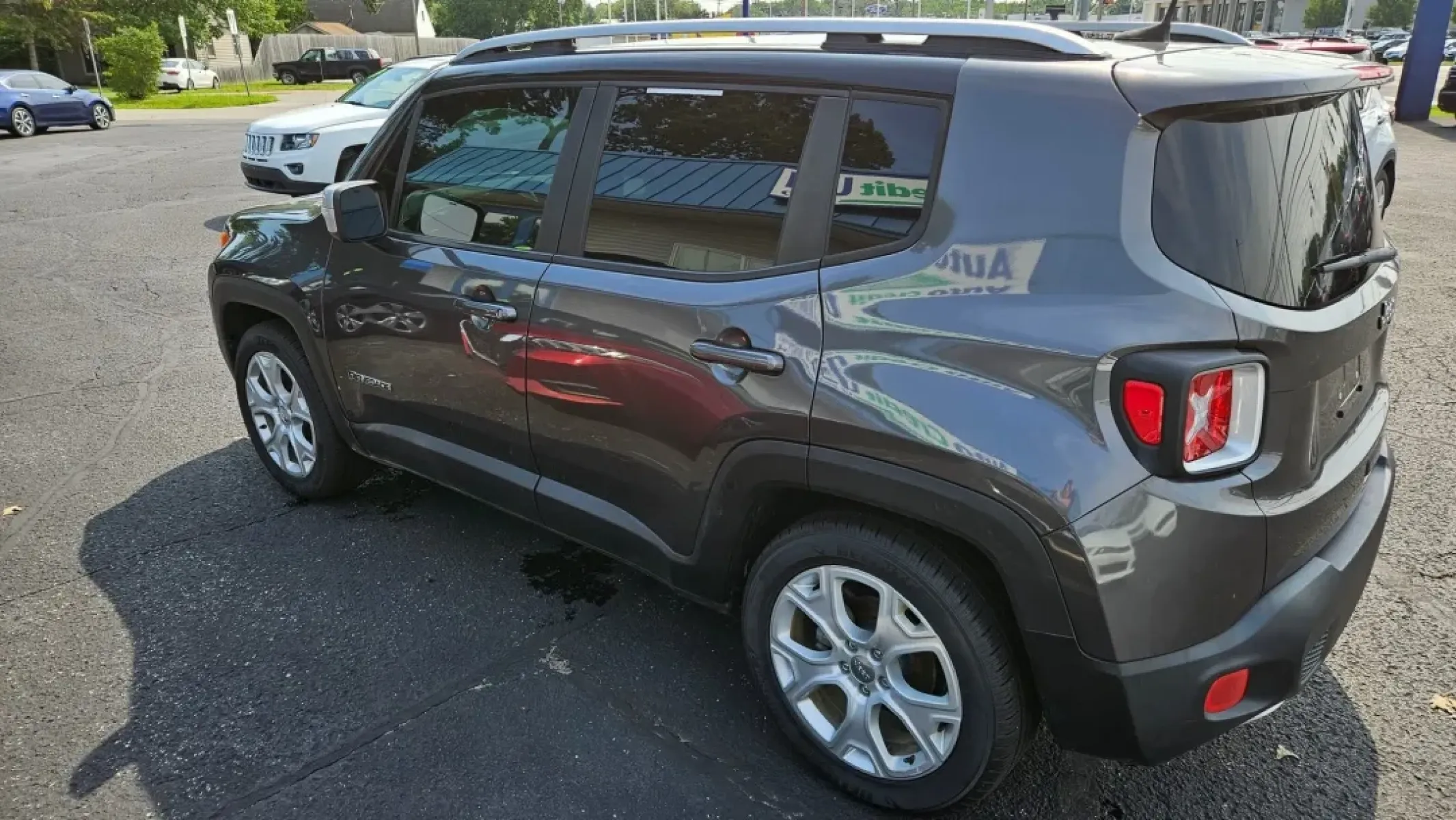 2018 Jeep Renegade (ZACCJADB7JP) with an Other engine, located at 5744 Central Avenue, Toledo, OH, 43615, (419) 724-0130, 41.676781, -83.682137 - Are you ready to elevate your weekend adventures or tackle daily commutes with confidence? Look no further! This 2018 Jeep Renegade Limited is not just a vehicle; it's your ticket to a lifestyle filled with exploration and comfort. With its robust SUV body and sleek gray exterior, this Renegade is p - Photo#3