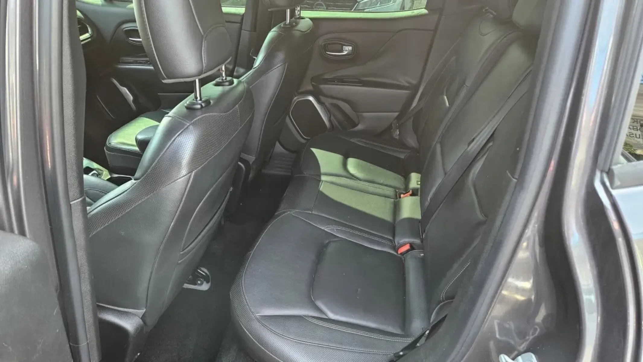 2018 Jeep Renegade (ZACCJADB7JP) with an Other engine, located at 5744 Central Avenue, Toledo, OH, 43615, (419) 724-0130, 41.676781, -83.682137 - Are you ready to elevate your weekend adventures or tackle daily commutes with confidence? Look no further! This 2018 Jeep Renegade Limited is not just a vehicle; it's your ticket to a lifestyle filled with exploration and comfort. With its robust SUV body and sleek gray exterior, this Renegade is p - Photo#6