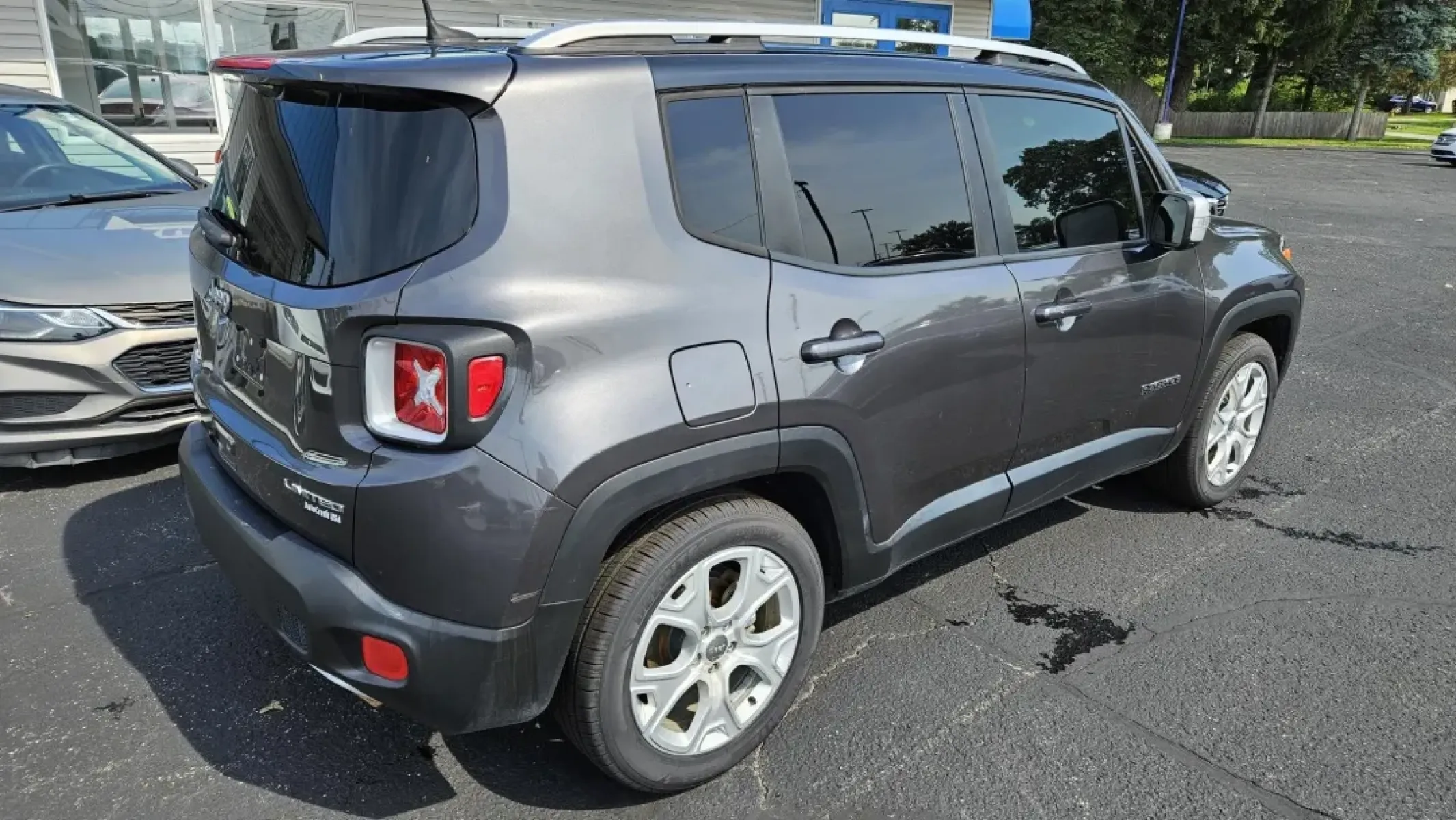 2018 Jeep Renegade (ZACCJADB7JP) with an Other engine, located at 5744 Central Avenue, Toledo, OH, 43615, (419) 724-0130, 41.676781, -83.682137 - Are you ready to elevate your weekend adventures or tackle daily commutes with confidence? Look no further! This 2018 Jeep Renegade Limited is not just a vehicle; it's your ticket to a lifestyle filled with exploration and comfort. With its robust SUV body and sleek gray exterior, this Renegade is p - Photo#2