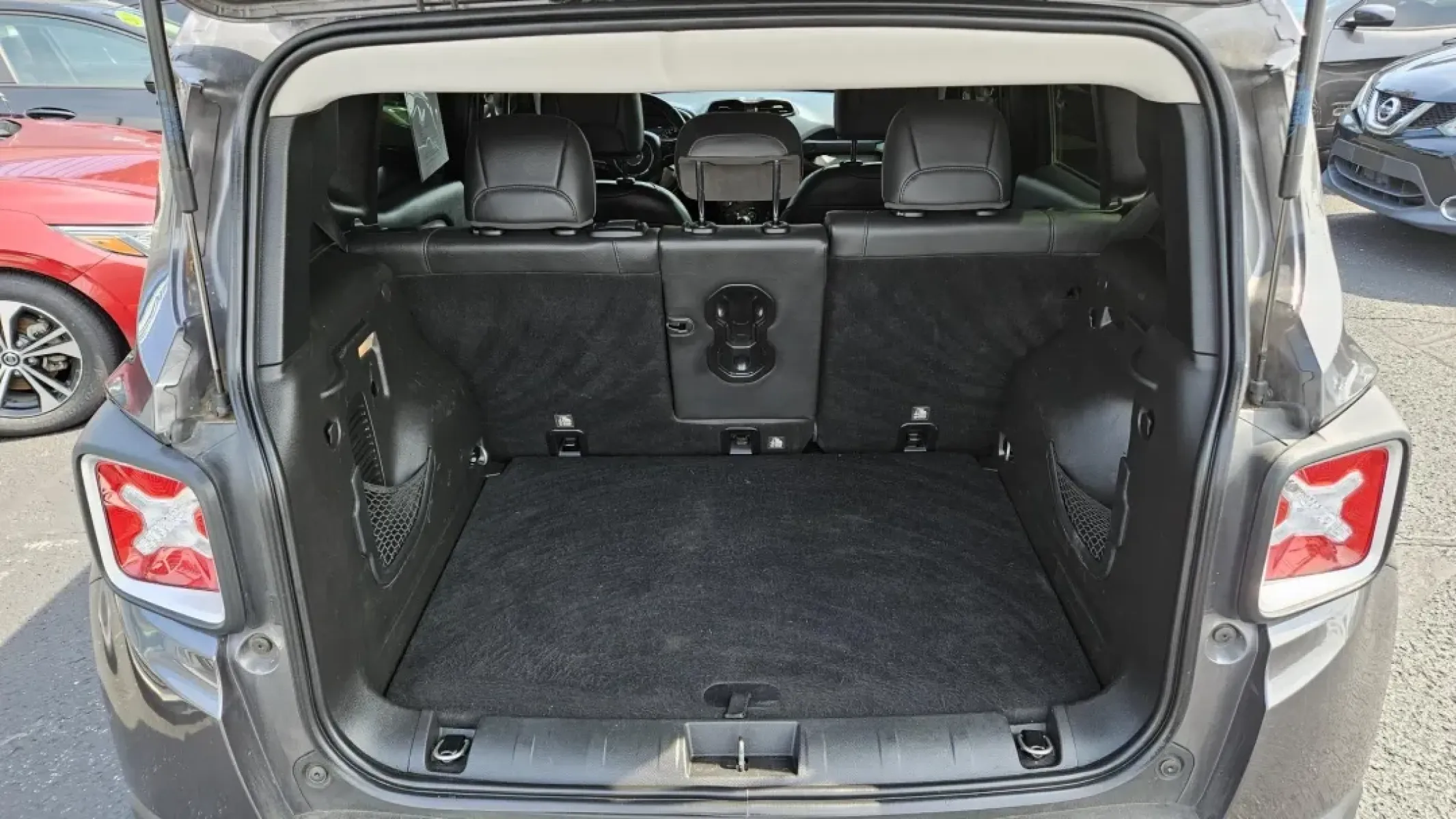 2018 Jeep Renegade (ZACCJADB7JP) with an Other engine, located at 5744 Central Avenue, Toledo, OH, 43615, (419) 724-0130, 41.676781, -83.682137 - Are you ready to elevate your weekend adventures or tackle daily commutes with confidence? Look no further! This 2018 Jeep Renegade Limited is not just a vehicle; it's your ticket to a lifestyle filled with exploration and comfort. With its robust SUV body and sleek gray exterior, this Renegade is p - Photo#4