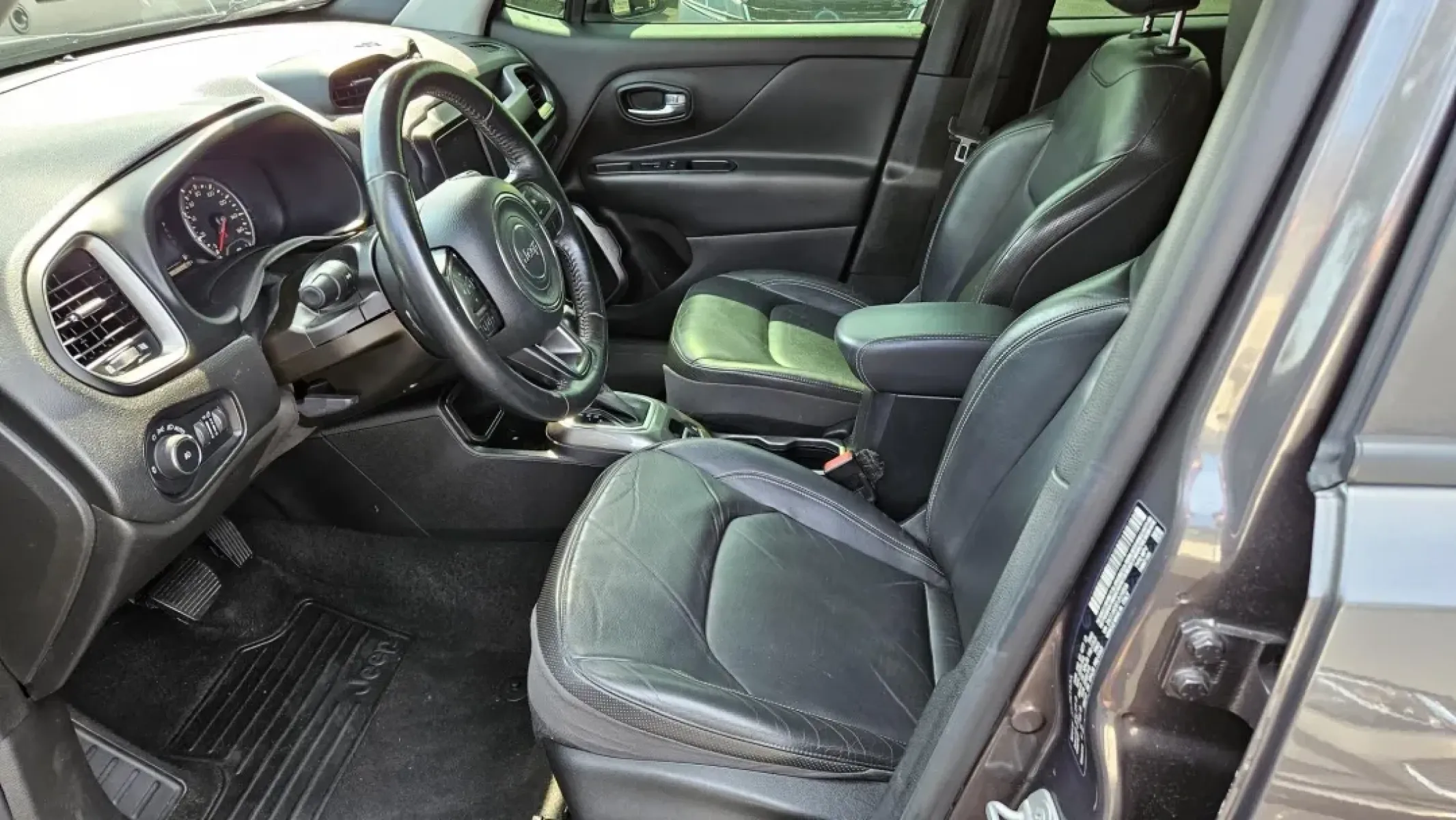 2018 Jeep Renegade (ZACCJADB7JP) with an Other engine, located at 5744 Central Avenue, Toledo, OH, 43615, (419) 724-0130, 41.676781, -83.682137 - Are you ready to elevate your weekend adventures or tackle daily commutes with confidence? Look no further! This 2018 Jeep Renegade Limited is not just a vehicle; it's your ticket to a lifestyle filled with exploration and comfort. With its robust SUV body and sleek gray exterior, this Renegade is p - Photo#5