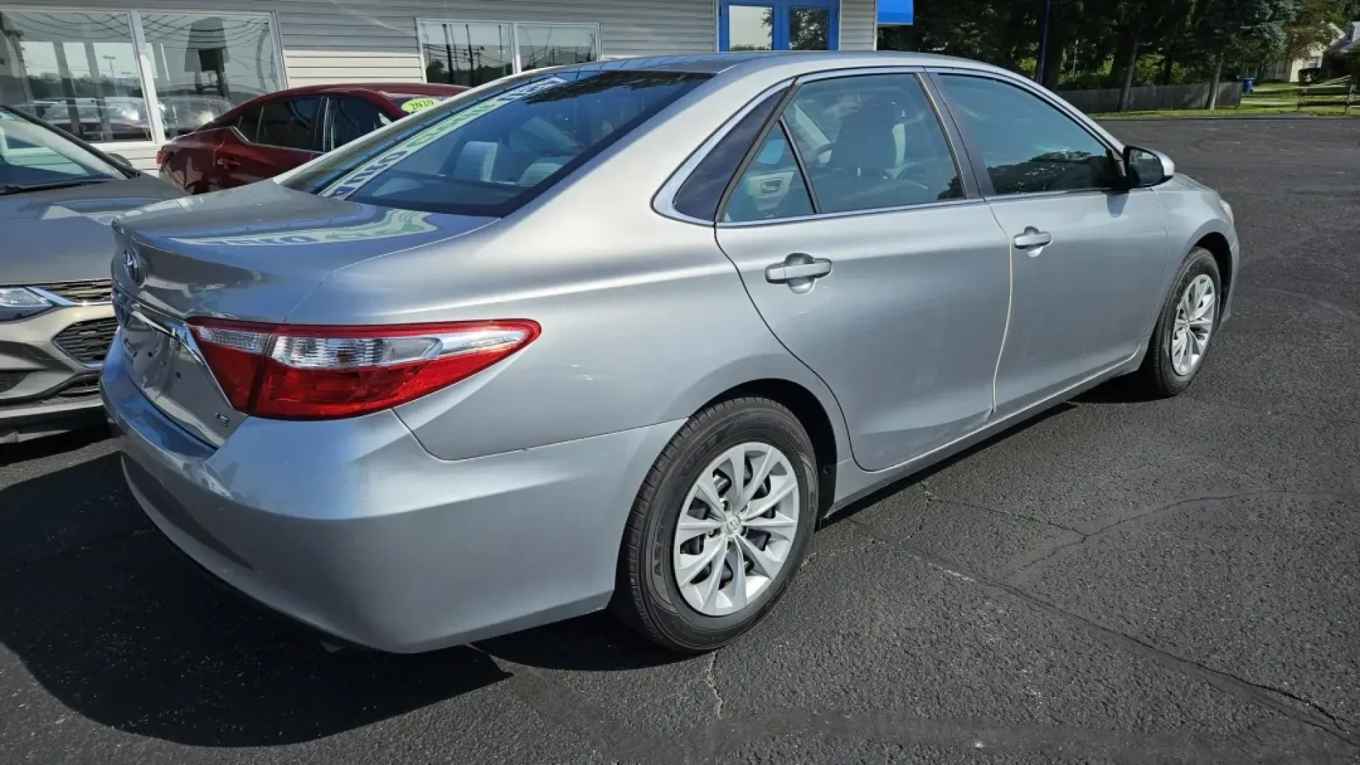 2015 Toyota CAMRY SE; LE; XLE; X (4T1BF1FK1FU) with an Other engine, located at 5744 Central Avenue, Toledo, OH, 43615, (419) 724-0130, 41.676781, -83.682137 - **2015 Toyota Camry: Your Perfect Ride for Life's Journeys**<br /> <br /> Are you ready to elevate your daily commute or weekend adventures? The 2015 Toyota Camry-available now at Auto Credit in Toledo, Ohio-is the ideal sedan for those seeking a blend of comfort, reliability, and style. With its sp - Photo#3