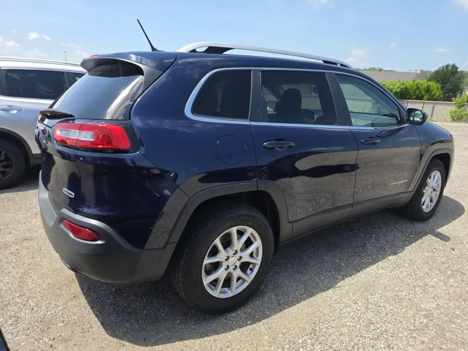 2016 Jeep CHEROKEE LATITUDE (1C4PJMCB3GW) with an Other engine, located at 15 Petro Dr, Warsaw, IN, 46582, (574) 306-0055, 41.273563, -85.857544 - For those who crave adventure and the freedom of the open road, the 2016 Jeep Cherokee Latitude is the perfect companion. Whether you're navigating the bustling streets of Warsaw, Indiana, or exploring the scenic routes of the surrounding countryside, this versatile wagon offers both comfort and cap - Photo#7
