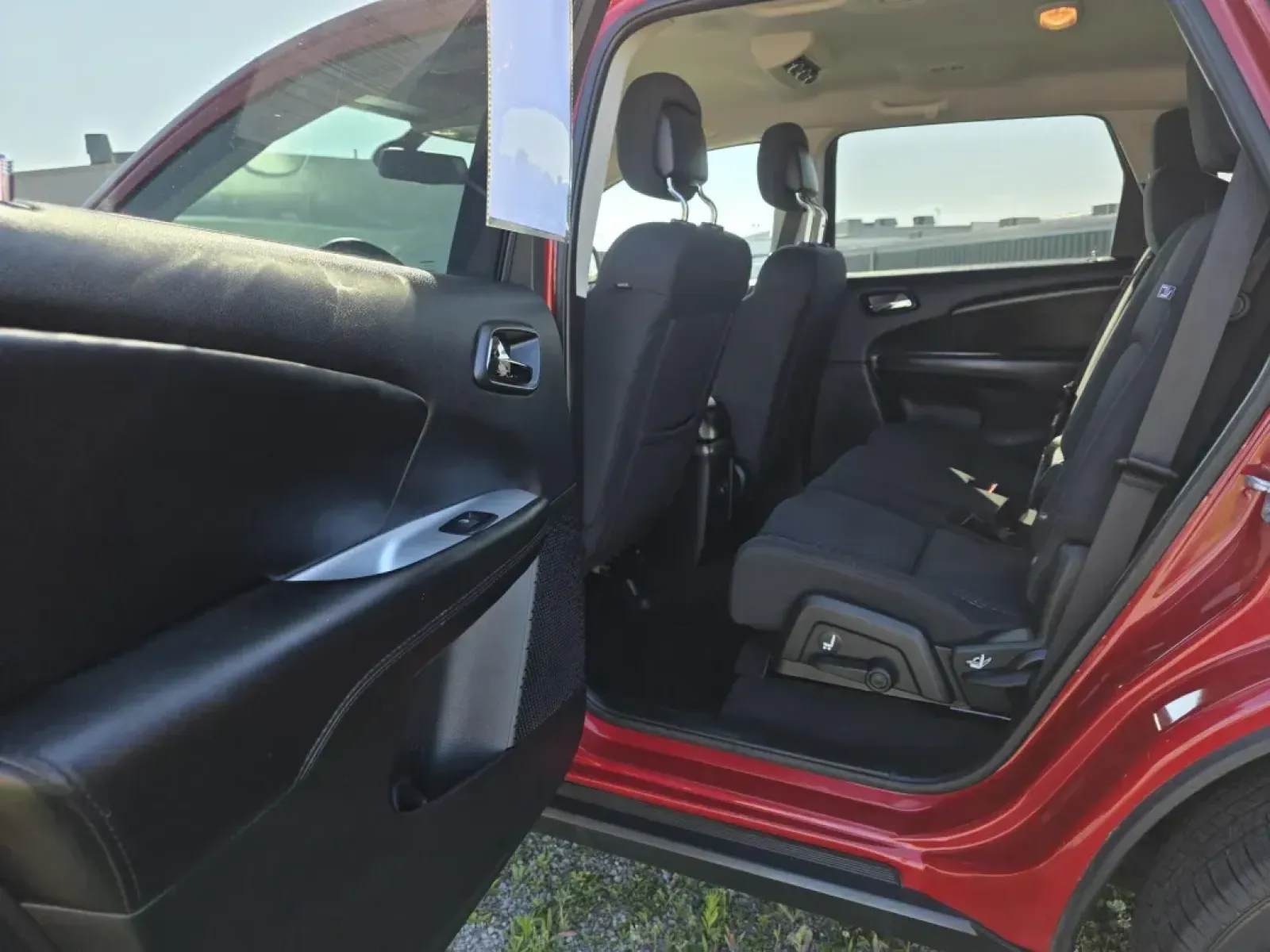 2018 Dodge JOURNEY SE (3C4PDCAB0JT) with an Other engine, located at 15 Petro Dr, Warsaw, IN, 46582, (574) 306-0055, 41.273563, -85.857544 - Are you searching for the perfect vehicle that balances family-friendly comfort with weekend adventure capability? Look no further! This 2018 Dodge Journey SE, available at Auto Credit in Warsaw, Indiana, is the ideal choice for growing families and budget-conscious buyers alike. With its spacious i - Photo#5