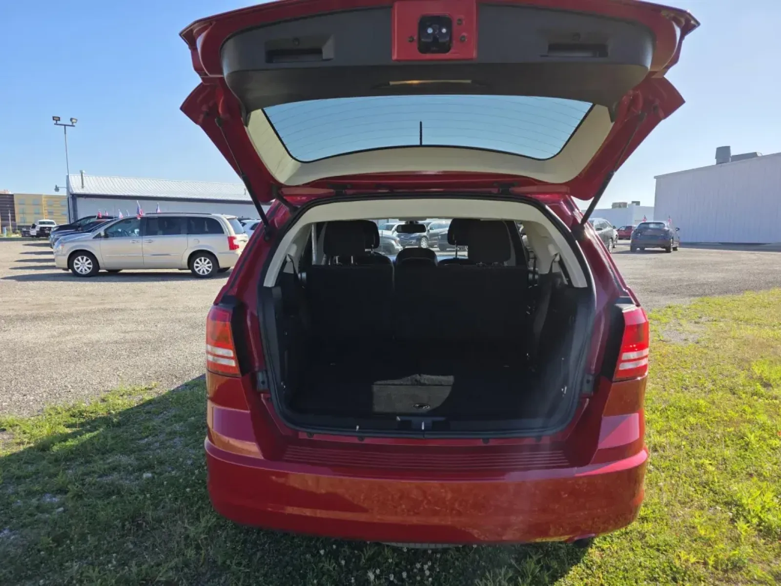 2018 Dodge JOURNEY SE (3C4PDCAB0JT) with an Other engine, located at 15 Petro Dr, Warsaw, IN, 46582, (574) 306-0055, 41.273563, -85.857544 - Are you searching for the perfect vehicle that balances family-friendly comfort with weekend adventure capability? Look no further! This 2018 Dodge Journey SE, available at Auto Credit in Warsaw, Indiana, is the ideal choice for growing families and budget-conscious buyers alike. With its spacious i - Photo#7