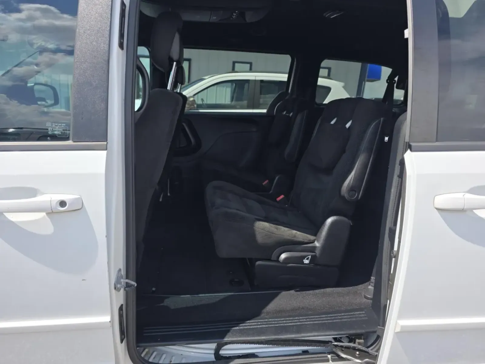 2016 Dodge Grand Caravan (2C4RDGBG3GR) with an Other engine, located at 15 Petro Dr, Warsaw, IN, 46582, (574) 306-0055, 41.273563, -85.857544 - **Adventure Awaits with the 2016 Dodge Grand Caravan SE at Auto Credit!**<br /> <br /> Are you searching for the perfect family vehicle or a reliable ride for weekend getaways? Look no further! The 2016 Dodge Grand Caravan SE is tailored for those who value space, comfort, and versatility. With room - Photo#5