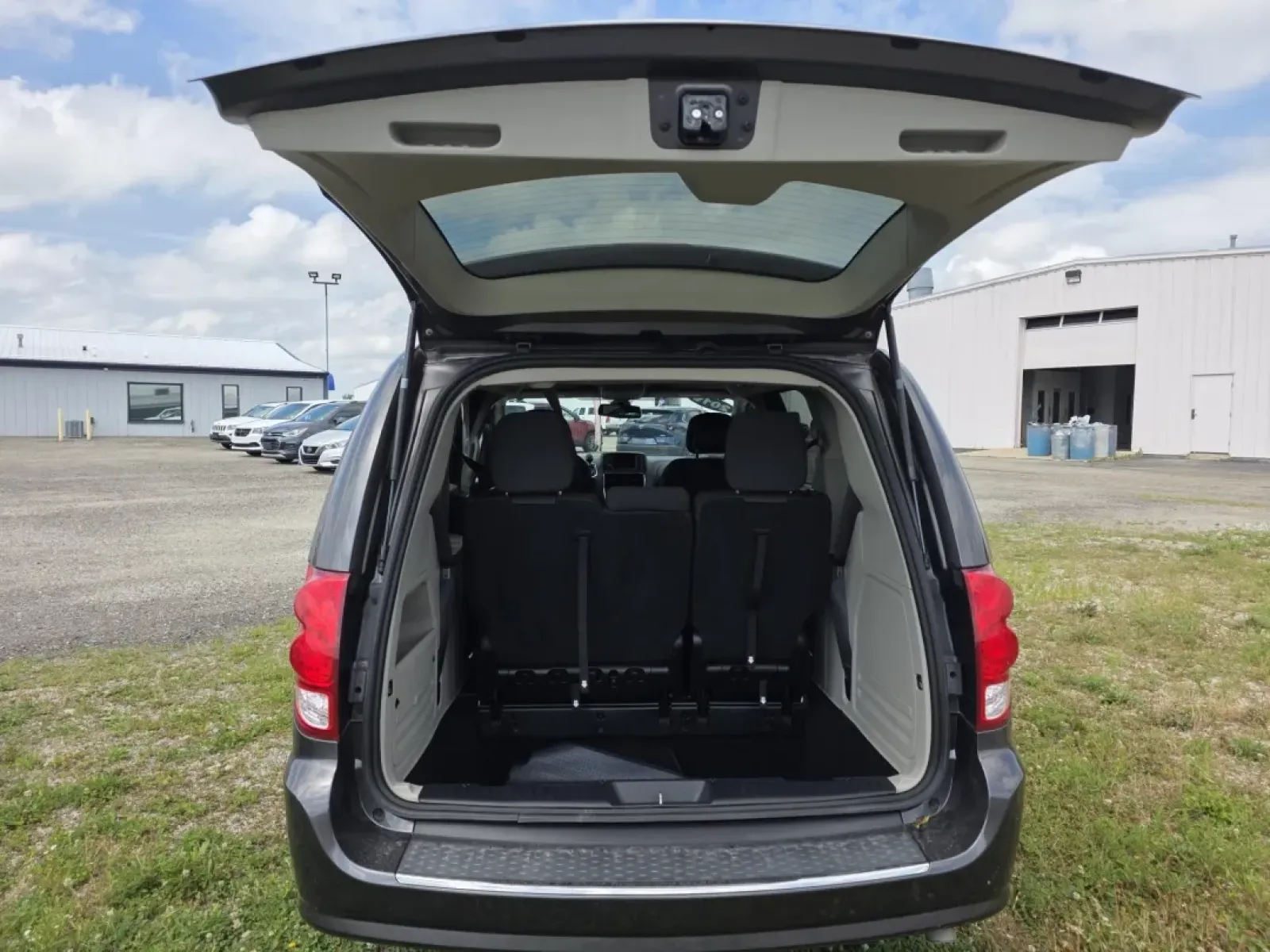 2019 Dodge Grand Caravan (2C4RDGBG8KR) with an Other engine, located at 15 Petro Dr, Warsaw, IN, 46582, (574) 306-0055, 41.273563, -85.857544 - **Explore the Open Road with the 2019 Dodge Grand Caravan Your Perfect Family Adventure Companion!**<br /> <br /> Are you ready to take your family adventures to the next level? The 2019 Dodge Grand Caravan is the ideal vehicle for growing families, weekend getaways, or anyone who values space and - Photo#7