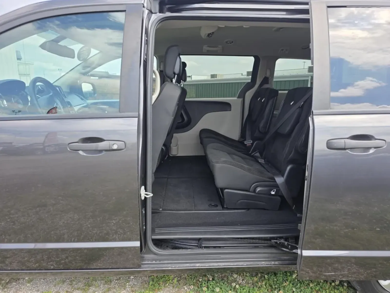2019 Dodge Grand Caravan (2C4RDGBG8KR) with an Other engine, located at 15 Petro Dr, Warsaw, IN, 46582, (574) 306-0055, 41.273563, -85.857544 - **Explore the Open Road with the 2019 Dodge Grand Caravan Your Perfect Family Adventure Companion!**<br /> <br /> Are you ready to take your family adventures to the next level? The 2019 Dodge Grand Caravan is the ideal vehicle for growing families, weekend getaways, or anyone who values space and - Photo#5