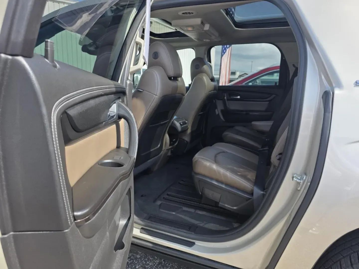 2016 GMC Acadia (1GKKRRKD1GJ) with an 3.6 L engine, Variable speed transmission, located at 15 Petro Dr, Warsaw, IN, 46582, (574) 306-0055, 41.273563, -85.857544 - **Adventure Awaits with the 2016 GMC Acadia - Your Perfect Family SUV!**<br /> <br /> Are you ready to elevate your family road trips and daily commutes? The 2016 GMC Acadia is designed for those who cherish unforgettable moments on the road while ensuring comfort and safety for every passenger. Whe - Photo#5
