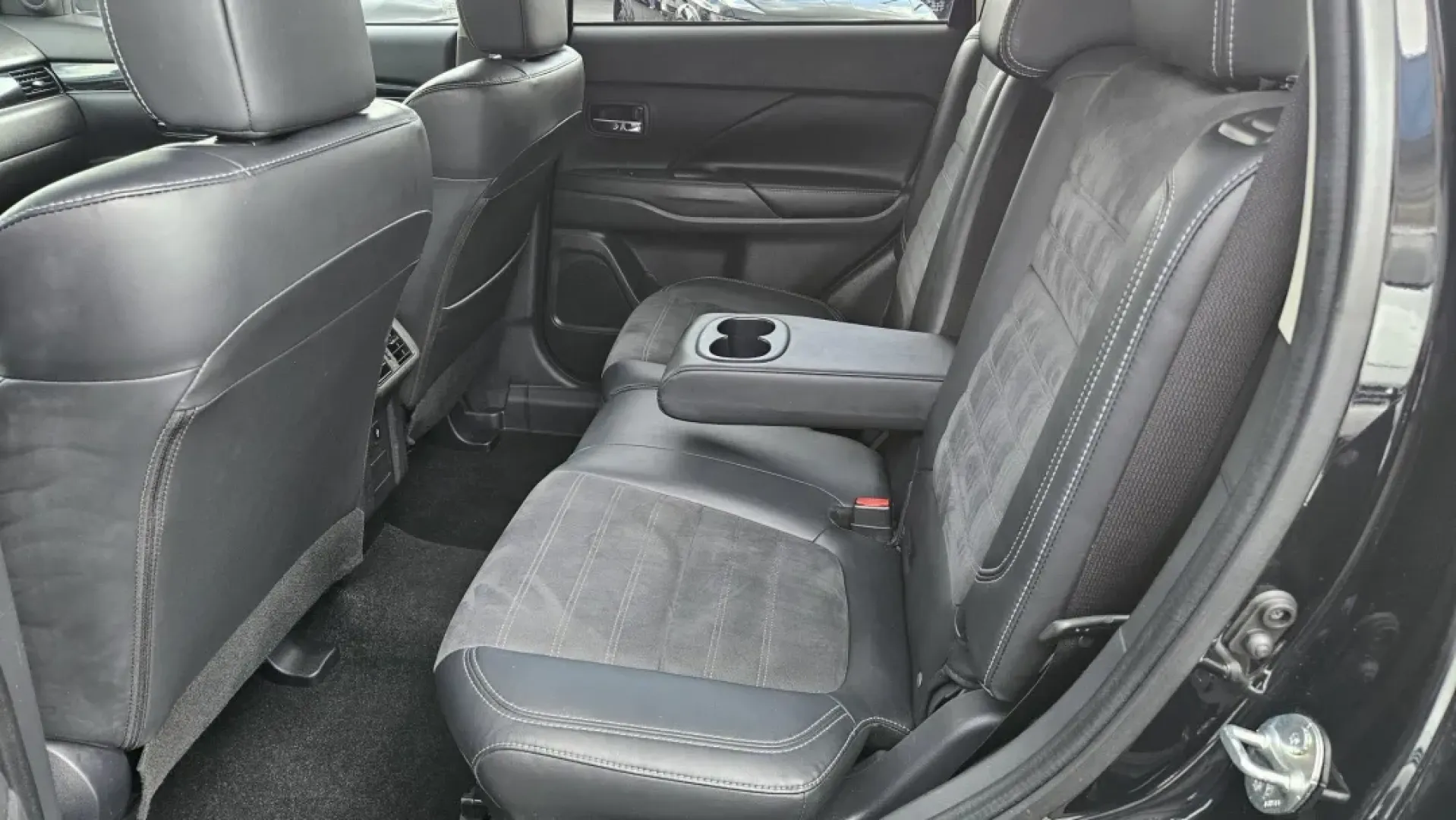 2019 Mitsubishi Outlander (JA4AZ3A31KZ) with an Other engine, located at 5744 Central Avenue, Toledo, OH, 43615, (419) 724-0130, 41.676781, -83.682137 - **Discover Your Next Adventure with the 2019 Mitsubishi Outlander at Auto Credit in Toledo, OH!**<br /> <br /> Are you ready to elevate your family outings, weekend adventures, or daily commutes? The 2019 Mitsubishi Outlander is the perfect SUV for those seeking versatility without compromising on s - Photo#6