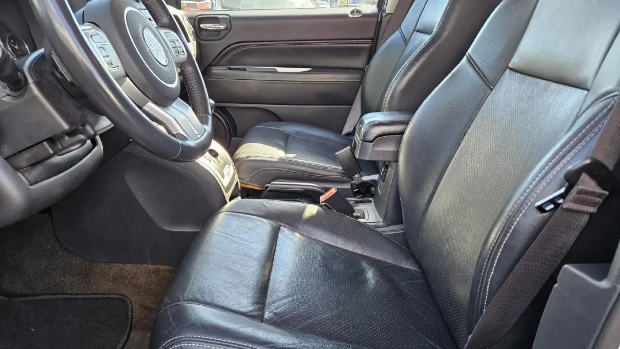 2016 Jeep Compass (1C4NJCEA7GD) with an Other engine, located at 5744 Central Avenue, Toledo, OH, 43615, (419) 724-0130, 41.676781, -83.682137 - Are you ready to embark on new adventures with a vehicle that combines style, utility, and reliability? Meet the 2016 Jeep Compass, a versatile SUV that's perfect for both city drives and weekend excursions. Whether you're navigating Toledo's busy downtown streets or heading out with family for a sc - Photo#5