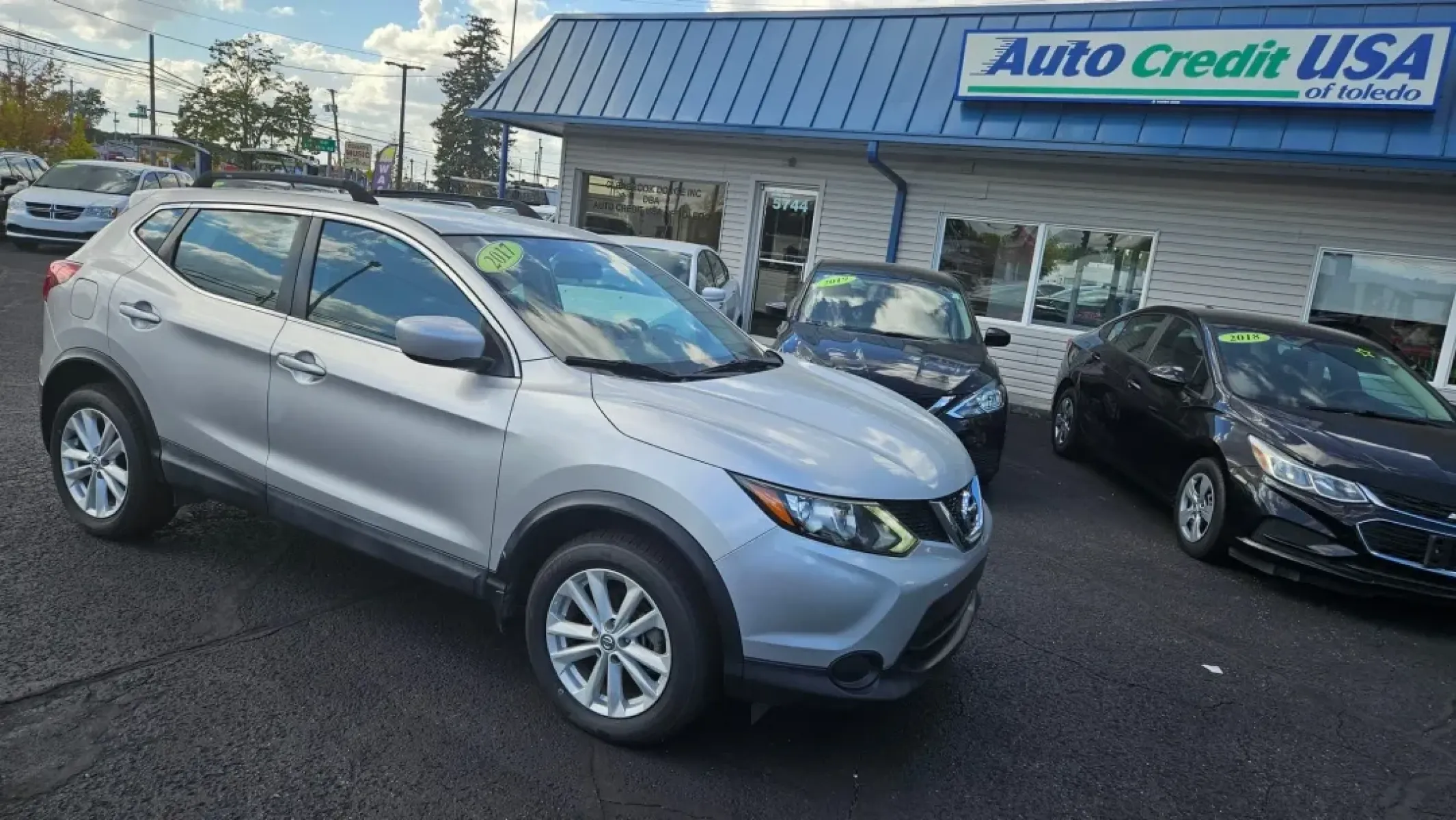 2017 Nissan Rogue (JN1BJ1CP1HW) with an Other engine, located at 5744 Central Avenue, Toledo, OH, 43615, (419) 724-0130, 41.676781, -83.682137 - **Elevate Your Adventures with the 2017 Nissan Rogue - Perfect for Family Road Trips and Daily Commutes!**<br /> <br /> Are you seeking a reliable, stylish, and versatile SUV that fits seamlessly into your active lifestyle? Look no further than this stunning 2017 Nissan Rogue, now available at Auto - Photo#1