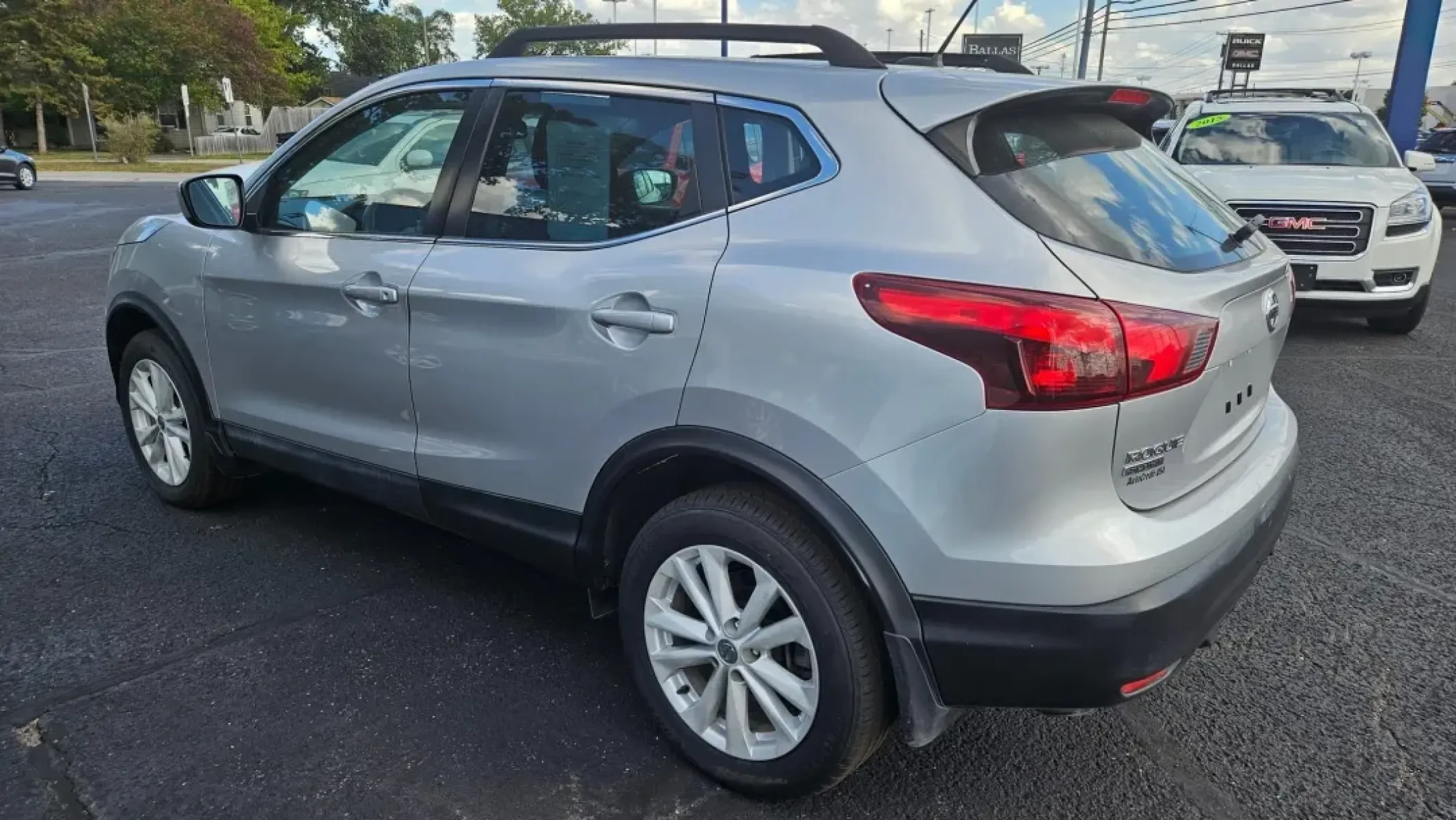 2017 Nissan Rogue (JN1BJ1CP1HW) with an Other engine, located at 5744 Central Avenue, Toledo, OH, 43615, (419) 724-0130, 41.676781, -83.682137 - **Elevate Your Adventures with the 2017 Nissan Rogue - Perfect for Family Road Trips and Daily Commutes!**<br /> <br /> Are you seeking a reliable, stylish, and versatile SUV that fits seamlessly into your active lifestyle? Look no further than this stunning 2017 Nissan Rogue, now available at Auto - Photo#3