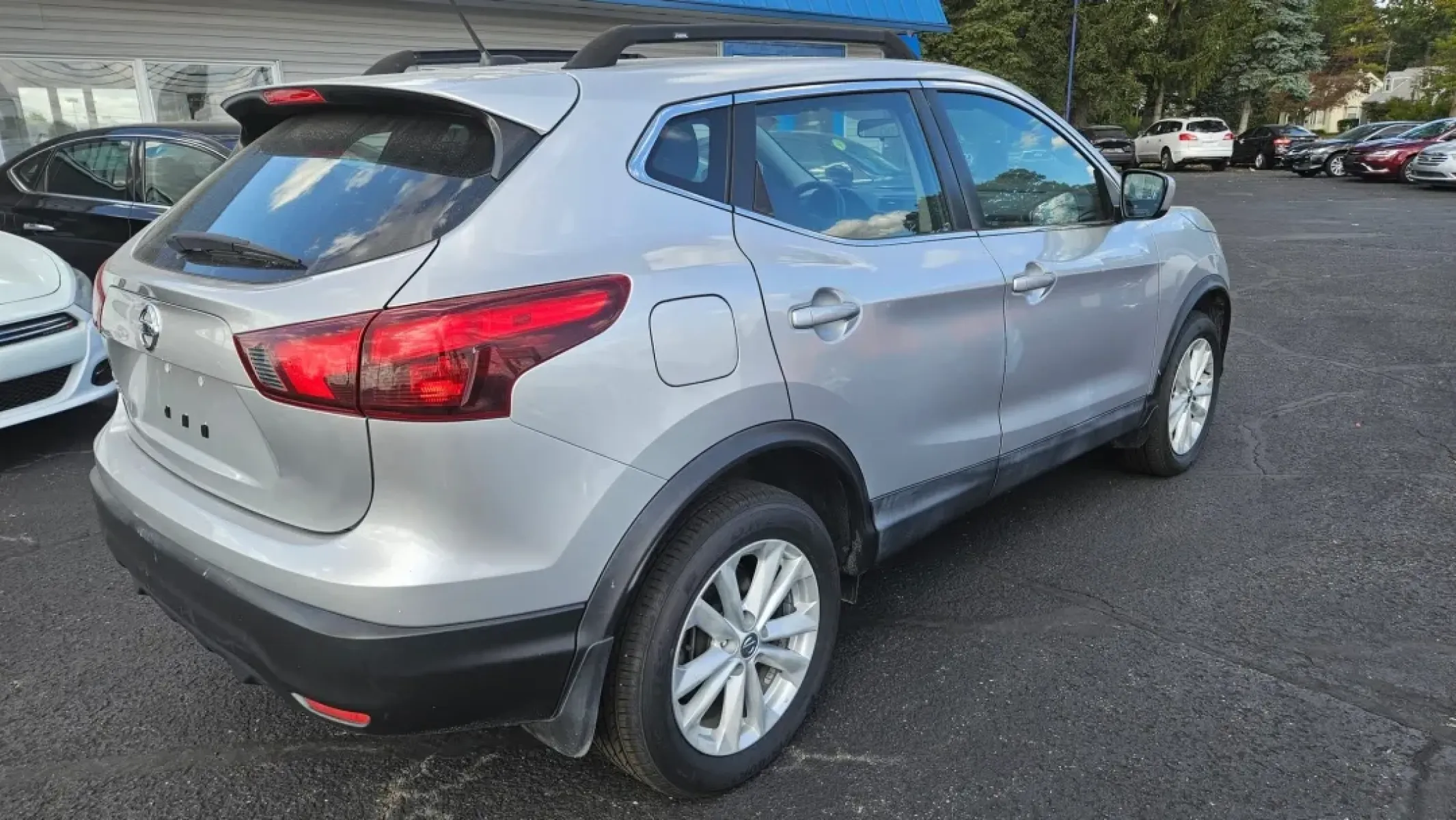 2017 Nissan Rogue (JN1BJ1CP1HW) with an Other engine, located at 5744 Central Avenue, Toledo, OH, 43615, (419) 724-0130, 41.676781, -83.682137 - **Elevate Your Adventures with the 2017 Nissan Rogue - Perfect for Family Road Trips and Daily Commutes!**<br /> <br /> Are you seeking a reliable, stylish, and versatile SUV that fits seamlessly into your active lifestyle? Look no further than this stunning 2017 Nissan Rogue, now available at Auto - Photo#4