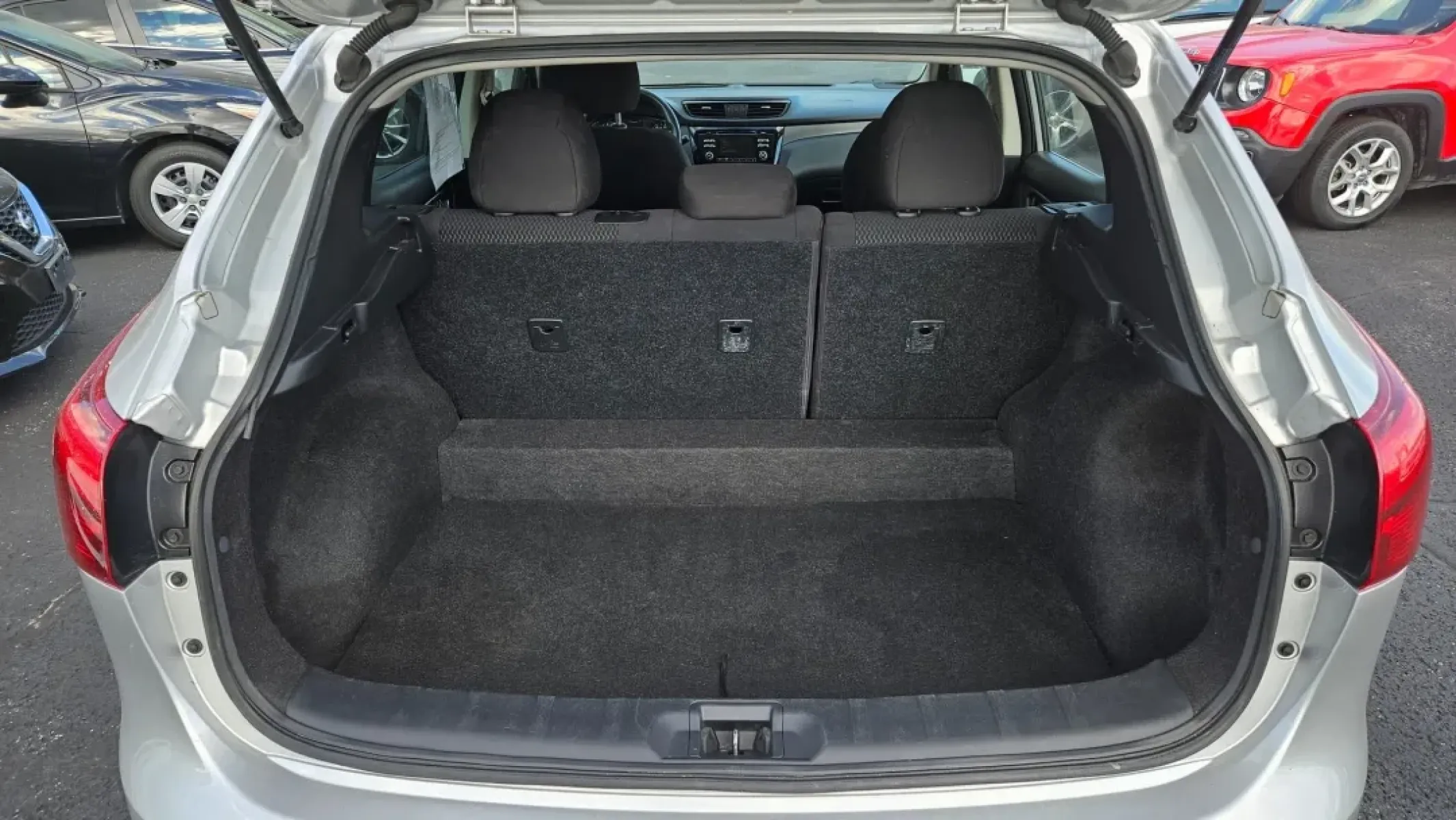 2017 Nissan Rogue (JN1BJ1CP1HW) with an Other engine, located at 5744 Central Avenue, Toledo, OH, 43615, (419) 724-0130, 41.676781, -83.682137 - **Elevate Your Adventures with the 2017 Nissan Rogue - Perfect for Family Road Trips and Daily Commutes!**<br /> <br /> Are you seeking a reliable, stylish, and versatile SUV that fits seamlessly into your active lifestyle? Look no further than this stunning 2017 Nissan Rogue, now available at Auto - Photo#5