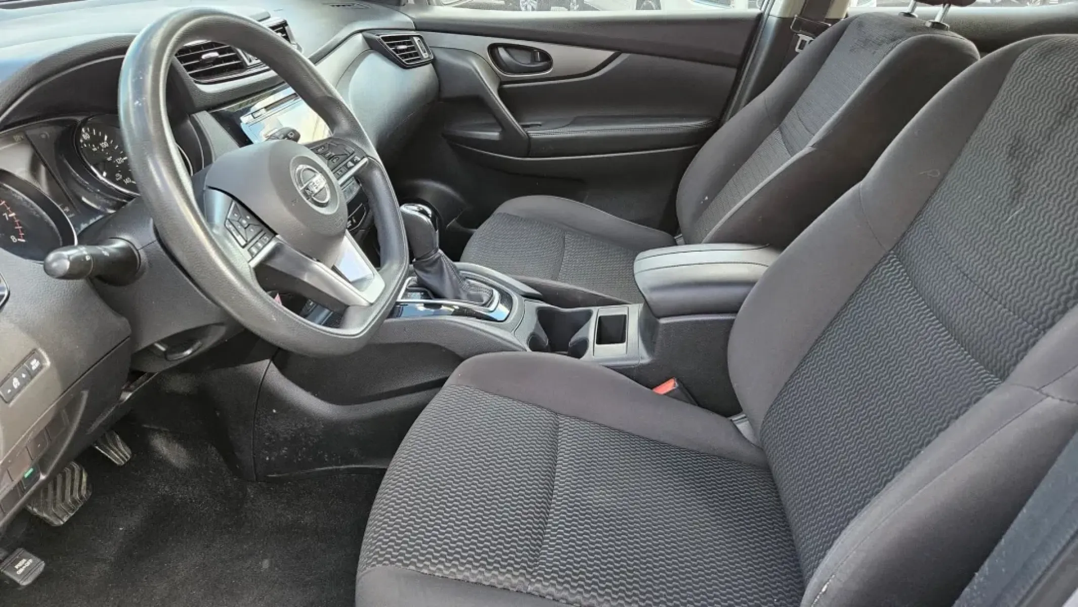 2017 Nissan Rogue (JN1BJ1CP1HW) with an Other engine, located at 5744 Central Avenue, Toledo, OH, 43615, (419) 724-0130, 41.676781, -83.682137 - **Elevate Your Adventures with the 2017 Nissan Rogue - Perfect for Family Road Trips and Daily Commutes!**<br /> <br /> Are you seeking a reliable, stylish, and versatile SUV that fits seamlessly into your active lifestyle? Look no further than this stunning 2017 Nissan Rogue, now available at Auto - Photo#9