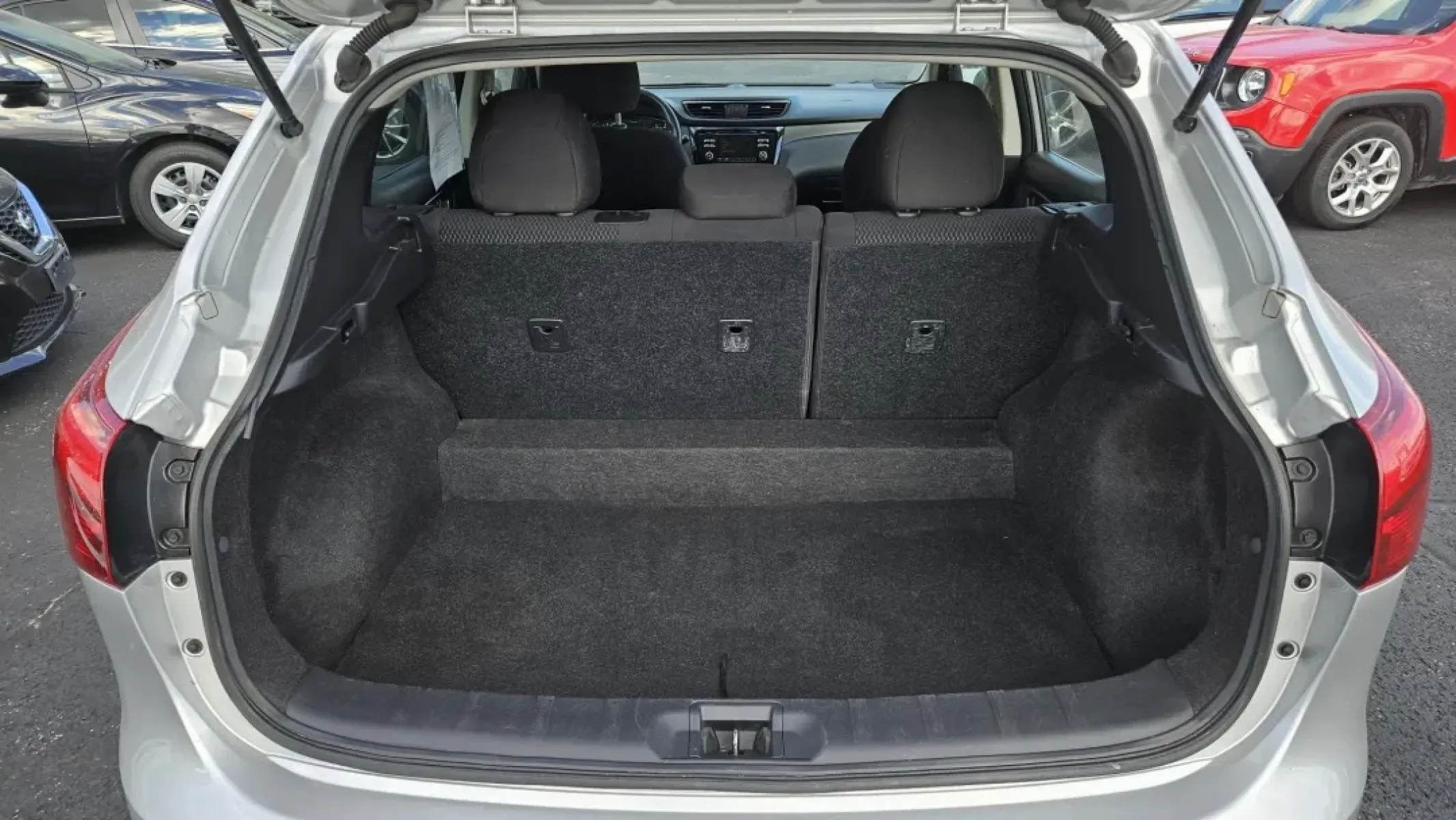 2017 Nissan Rogue (JN1BJ1CP1HW) with an Other engine, located at 5744 Central Avenue, Toledo, OH, 43615, (419) 724-0130, 41.676781, -83.682137 - **Elevate Your Adventures with the 2017 Nissan Rogue - Perfect for Family Road Trips and Daily Commutes!**<br /> <br /> Are you seeking a reliable, stylish, and versatile SUV that fits seamlessly into your active lifestyle? Look no further than this stunning 2017 Nissan Rogue, now available at Auto - Photo#4
