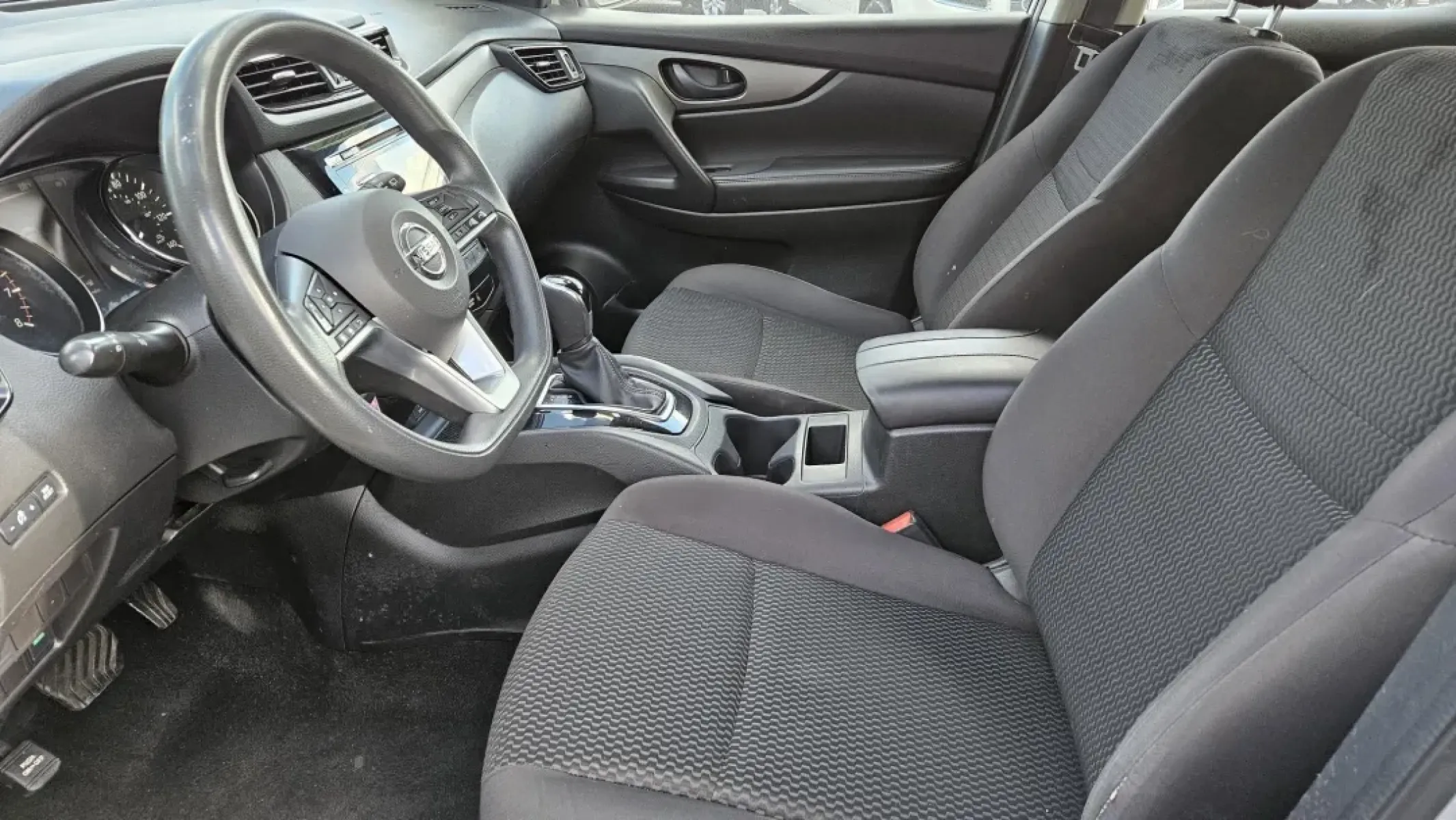 2017 Nissan Rogue (JN1BJ1CP1HW) with an Other engine, located at 5744 Central Avenue, Toledo, OH, 43615, (419) 724-0130, 41.676781, -83.682137 - **Elevate Your Adventures with the 2017 Nissan Rogue - Perfect for Family Road Trips and Daily Commutes!**<br /> <br /> Are you seeking a reliable, stylish, and versatile SUV that fits seamlessly into your active lifestyle? Look no further than this stunning 2017 Nissan Rogue, now available at Auto - Photo#5