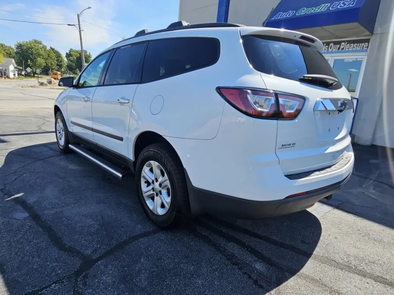 2016 Chevrolet TRAVERSE LS (1GNKRFKD9GJ) with an Other engine, located at 502 South Main Street, Columbia City, IN, 46725, (260) 244-4645, 41.151382, -85.490578 - Discover the ultimate family adventure with the 2016 Chevrolet Traverse LS, available now at Auto Credit, your trusted Buy Here Pay Here dealership in the heart of Columbia City, Indiana. Located at 502 South Main Street, we specialize in making car ownership accessible for everyone, especially for - Photo#3