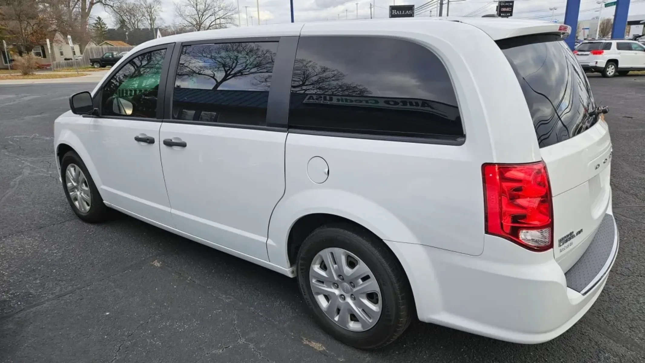 2019 Dodge Grand Caravan (2C4RDGBG3KR) with an Other engine, located at 5744 Central Avenue, Toledo, OH, 43615, (419) 724-0130, 41.676781, -83.682137 - **Elevate Your Family Adventures with the 2019 Dodge Grand Caravan Perfect for Growing Families!**<br /> <br /> Searching for a reliable vehicle that seamlessly fits into your bustling family lifestyle? Look no further than the 2019 Dodge Grand Caravan, available now at Auto Credit in Toledo, Ohio. - Photo#2