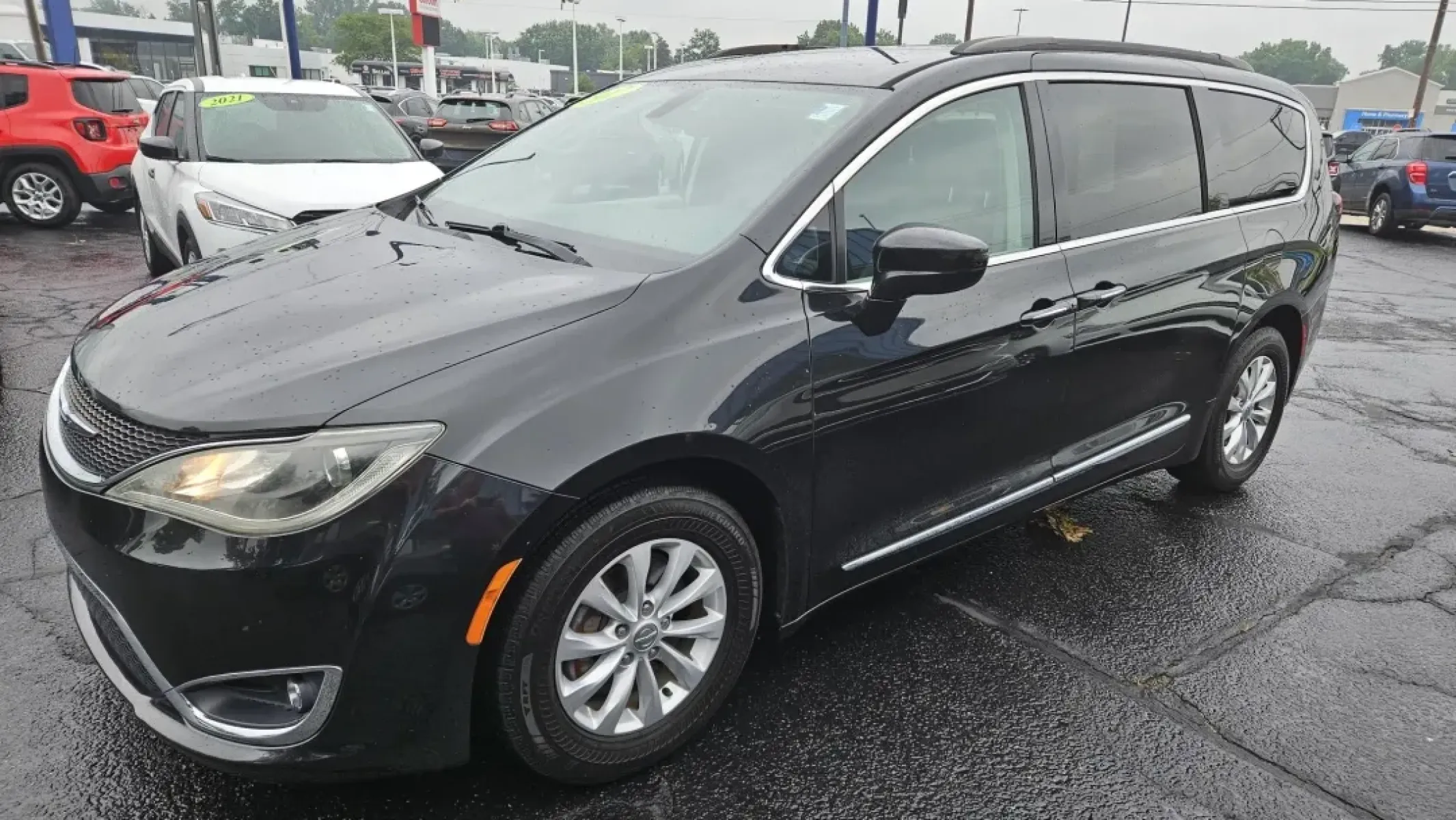 2017 Chrysler PACIFICA TOURING L (2C4RC1BG1HR) with an Other engine, located at 5744 Central Avenue, Toledo, OH, 43615, (419) 724-0130, 41.676781, -83.682137 - Discover the perfect blend of comfort and versatility with the 2017 Chrysler Pacifica Touring L, now available at Auto Credit in Toledo, Ohio. Whether you're a growing family needing ample space for kids and gear, or a commuter seeking a reliable vehicle for daily drives, this van is designed to mee - Photo#1