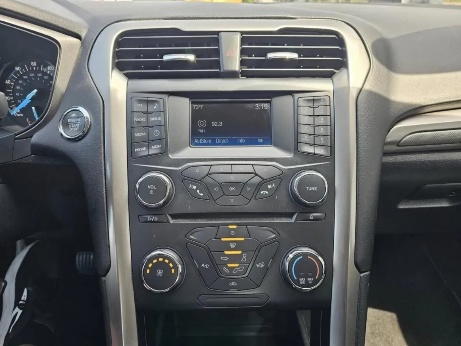 2018 Ford FUSION SE (3FA6P0H7XJR) with an Other engine, located at 502 South Main Street, Columbia City, IN, 46725, (260) 244-4645, 41.151382, -85.490578 - **Discover Your Perfect Sedan for Daily Adventures: 2018 Ford Fusion SE in Columbia City, IN**<br /> <br /> Are you in search of a stylish and reliable vehicle that fits seamlessly into your daily life? Look no further than this 2018 Ford Fusion SE, ideal for anyone from busy commuters to growing fa - Photo#4