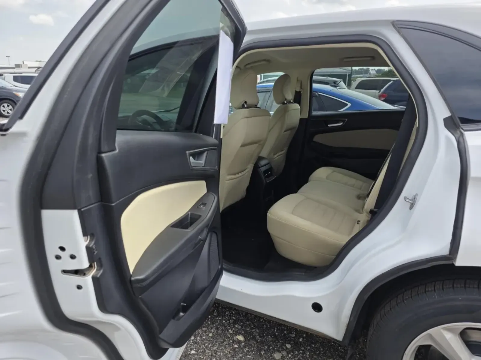 2019 Ford Edge (2FMPK3G96KB) with an Other engine, located at 15 Petro Dr, Warsaw, IN, 46582, (574) 306-0055, 41.273563, -85.857544 - **Explore the Versatile 2019 Ford Edge Your Ultimate Companion for Family Adventures!**<br /> <br /> Are you ready to elevate your daily commute or embark on exciting family road trips? Look no further than the 2019 Ford Edge, a spacious and stylish SUV that's perfect for growing families and busy - Photo#5
