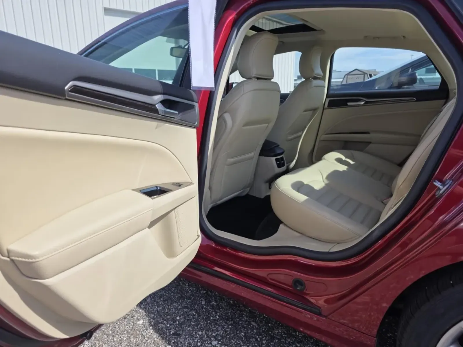2016 Ford FUSION SE (3FA6P0H95GR) with an Other engine, located at 15 Petro Dr, Warsaw, IN, 46582, (574) 306-0055, 41.273563, -85.857544 - ### Discover the Perfect Blend of Style and Functionality with the 2016 Ford Fusion SE at Auto Credit<br /> <br /> If you're a commuter looking for an efficient ride or a growing family needing a reliable sedan for daily adventures, the 2016 Ford Fusion SE is the perfect match for your lifestyle. Th - Photo#5
