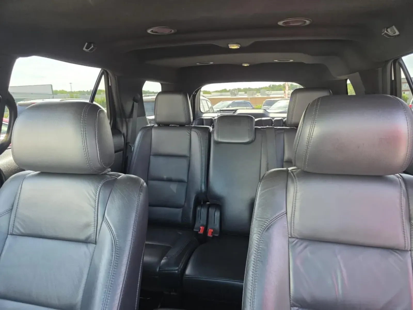 2015 Ford EXPLORER XLT (1FM5K7D86FG) with an Other engine, located at 15 Petro Dr, Warsaw, IN, 46582, (574) 306-0055, 41.273563, -85.857544 - Adventure awaits with this stunning 2015 Ford Explorer XLT, the perfect companion for families, commuters, and weekend warriors alike! Whether you're planning a family road trip to the scenic lakes of Warsaw, IN, or navigating through daily commutes, this versatile SUV is designed to meet all your l - Photo#5