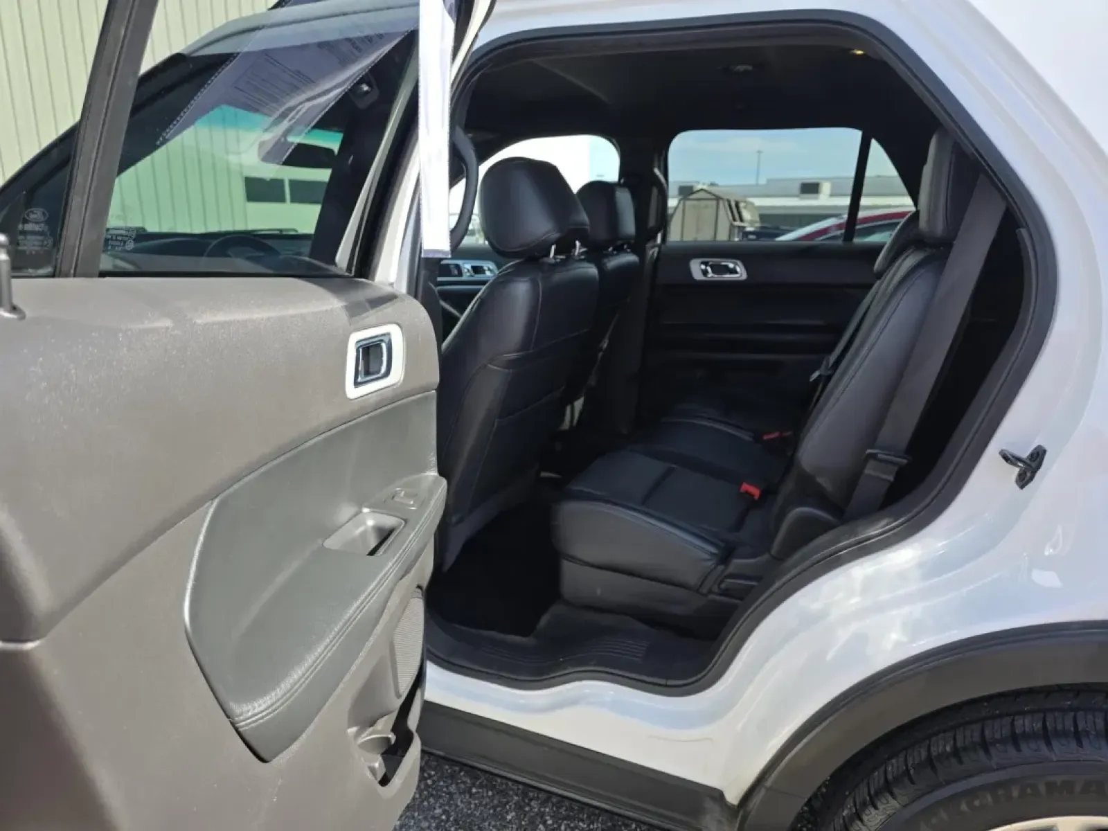 2015 Ford EXPLORER XLT (1FM5K7D86FG) with an Other engine, located at 15 Petro Dr, Warsaw, IN, 46582, (574) 306-0055, 41.273563, -85.857544 - Adventure awaits with this stunning 2015 Ford Explorer XLT, the perfect companion for families, commuters, and weekend warriors alike! Whether you're planning a family road trip to the scenic lakes of Warsaw, IN, or navigating through daily commutes, this versatile SUV is designed to meet all your l - Photo#6