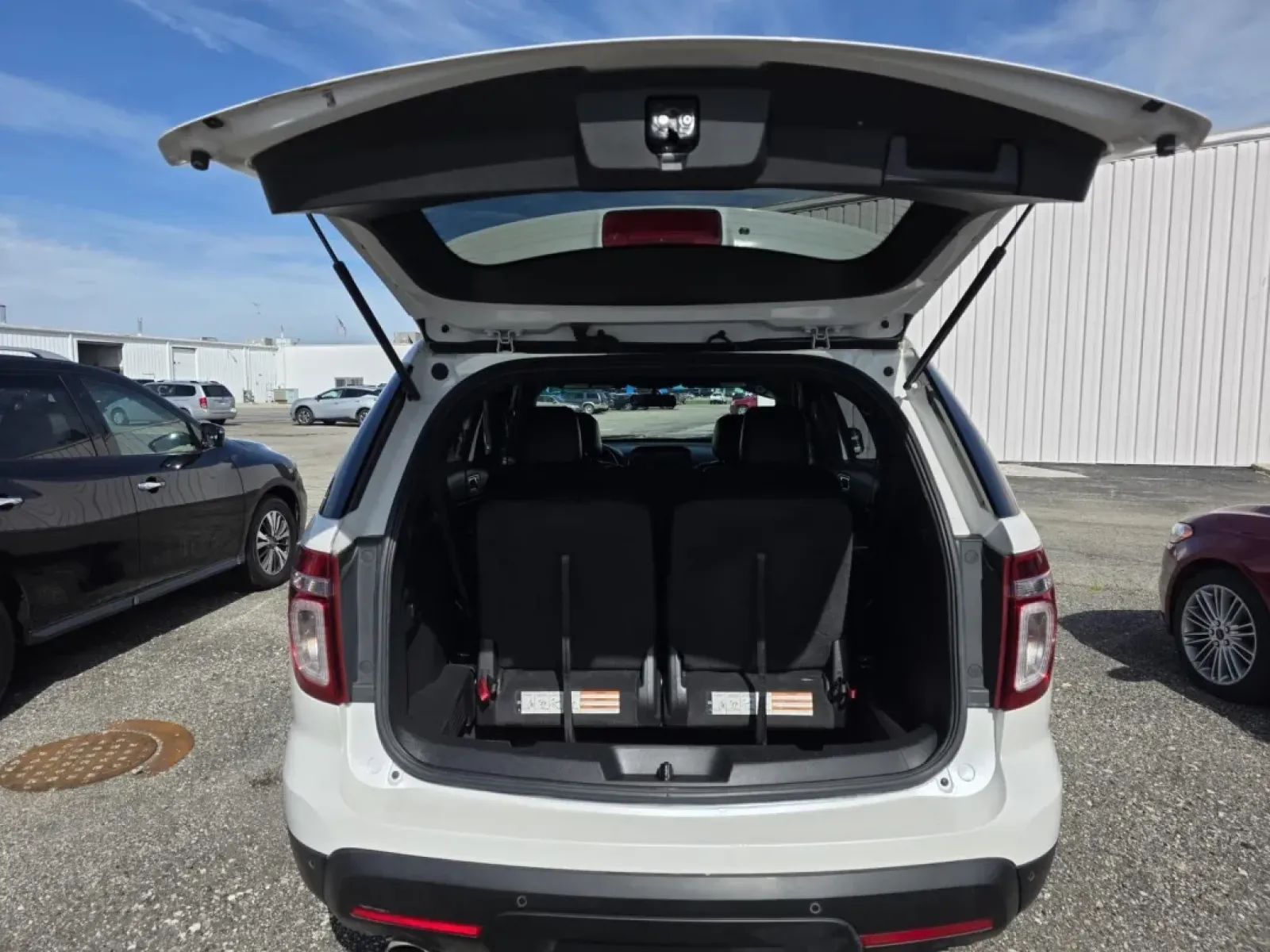 2015 Ford EXPLORER XLT (1FM5K7D86FG) with an Other engine, located at 15 Petro Dr, Warsaw, IN, 46582, (574) 306-0055, 41.273563, -85.857544 - Adventure awaits with this stunning 2015 Ford Explorer XLT, the perfect companion for families, commuters, and weekend warriors alike! Whether you're planning a family road trip to the scenic lakes of Warsaw, IN, or navigating through daily commutes, this versatile SUV is designed to meet all your l - Photo#8