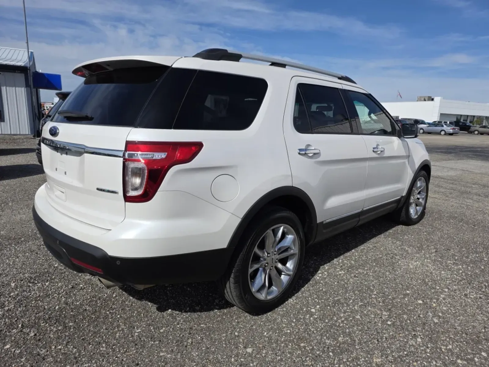 2015 Ford EXPLORER XLT (1FM5K7D86FG) with an Other engine, located at 15 Petro Dr, Warsaw, IN, 46582, (574) 306-0055, 41.273563, -85.857544 - Adventure awaits with this stunning 2015 Ford Explorer XLT, the perfect companion for families, commuters, and weekend warriors alike! Whether you're planning a family road trip to the scenic lakes of Warsaw, IN, or navigating through daily commutes, this versatile SUV is designed to meet all your l - Photo#8
