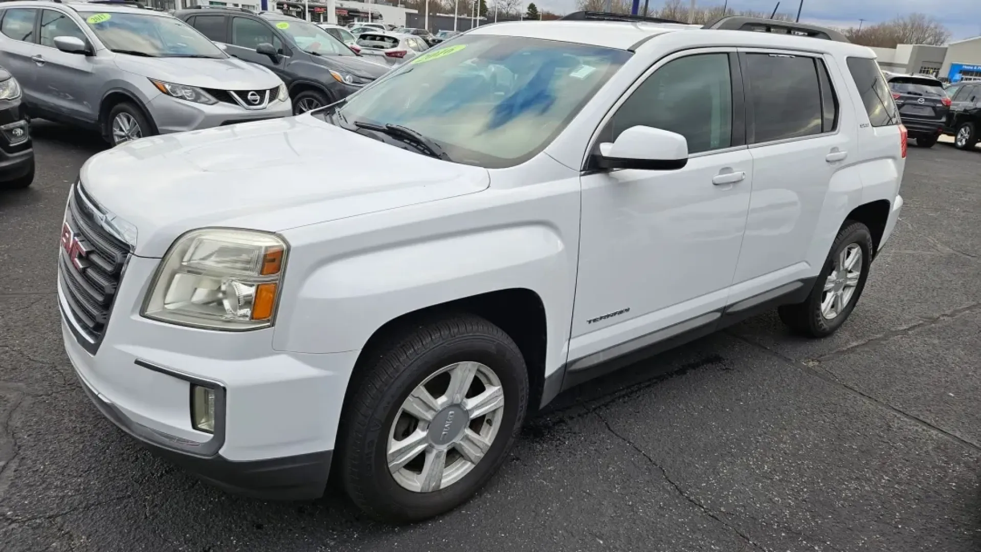 2016 GMC TERRAIN SLE2 (2GKFLNE30G6) with an Other engine, located at 5744 Central Avenue, Toledo, OH, 43615, (419) 724-0130, 41.676781, -83.682137 - **Discover the 2016 GMC Terrain SLE2: Your Perfect Family SUV for Toledo Adventures!**<br /> <br /> Are you on the hunt for the ideal family SUV that combines comfort, reliability, and style? Look no further than the 2016 GMC Terrain SLE2, now available at Auto Credit in Toledo, Ohio. This versatile - Photo#1