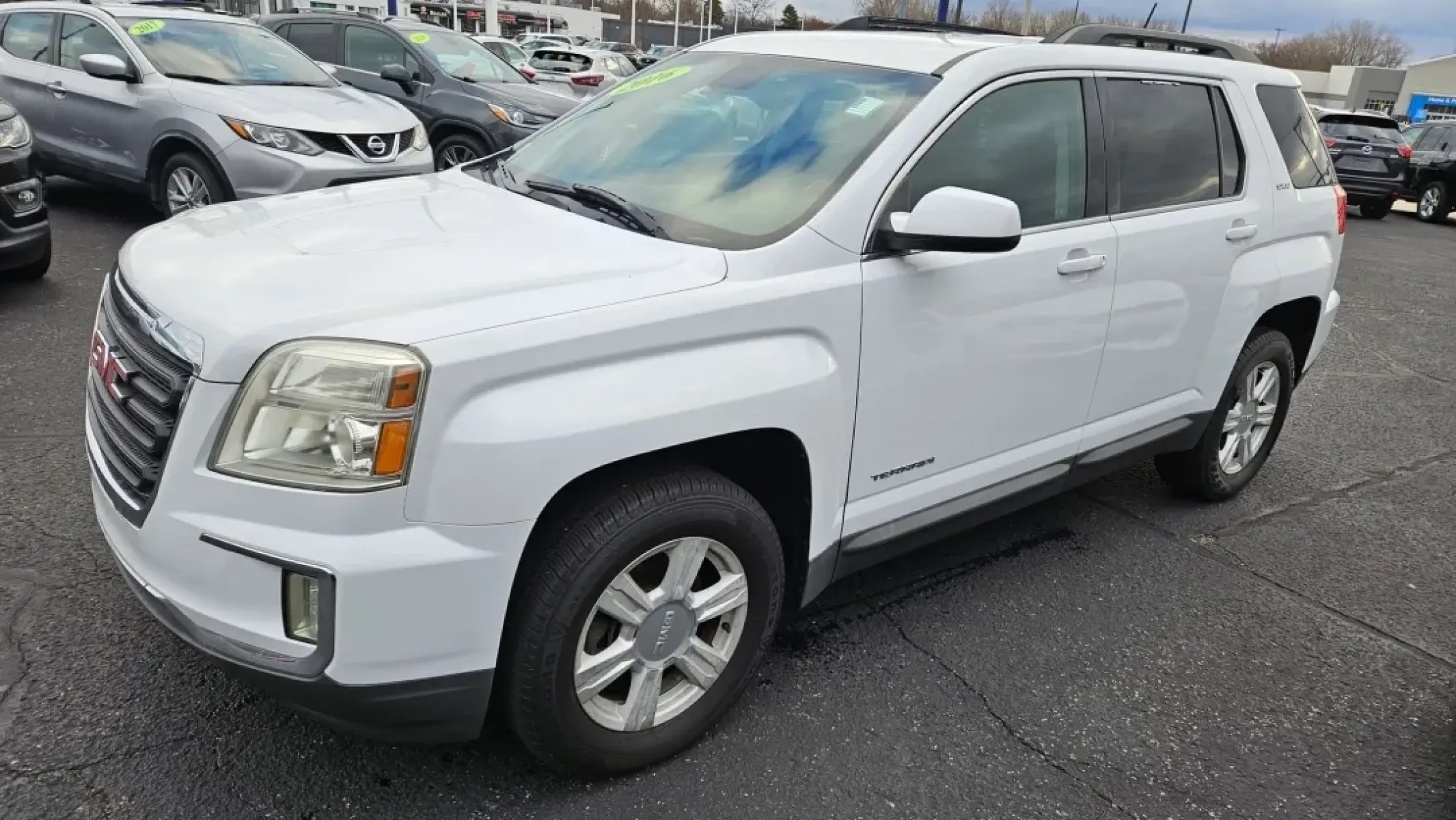 2016 GMC TERRAIN SLE2 (2GKFLNE30G6) with an Other engine, located at 5744 Central Avenue, Toledo, OH, 43615, (419) 724-0130, 41.676781, -83.682137 - **Discover the 2016 GMC Terrain SLE2: Your Perfect Family SUV for Toledo Adventures!**<br /> <br /> Are you on the hunt for the ideal family SUV that combines comfort, reliability, and style? Look no further than the 2016 GMC Terrain SLE2, now available at Auto Credit in Toledo, Ohio. This versatile - Photo#1