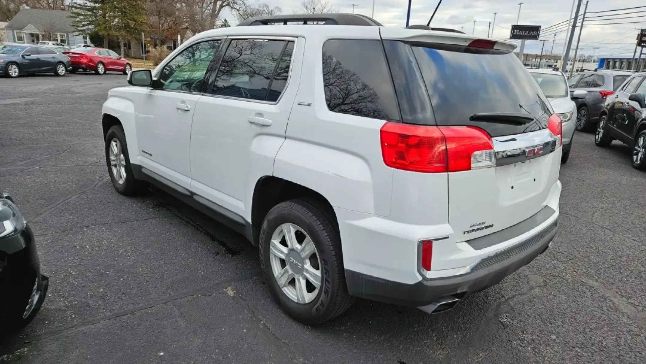 2016 GMC TERRAIN SLE2 (2GKFLNE30G6) with an Other engine, located at 5744 Central Avenue, Toledo, OH, 43615, (419) 724-0130, 41.676781, -83.682137 - **Discover the 2016 GMC Terrain SLE2: Your Perfect Family SUV for Toledo Adventures!**<br /> <br /> Are you on the hunt for the ideal family SUV that combines comfort, reliability, and style? Look no further than the 2016 GMC Terrain SLE2, now available at Auto Credit in Toledo, Ohio. This versatile - Photo#3