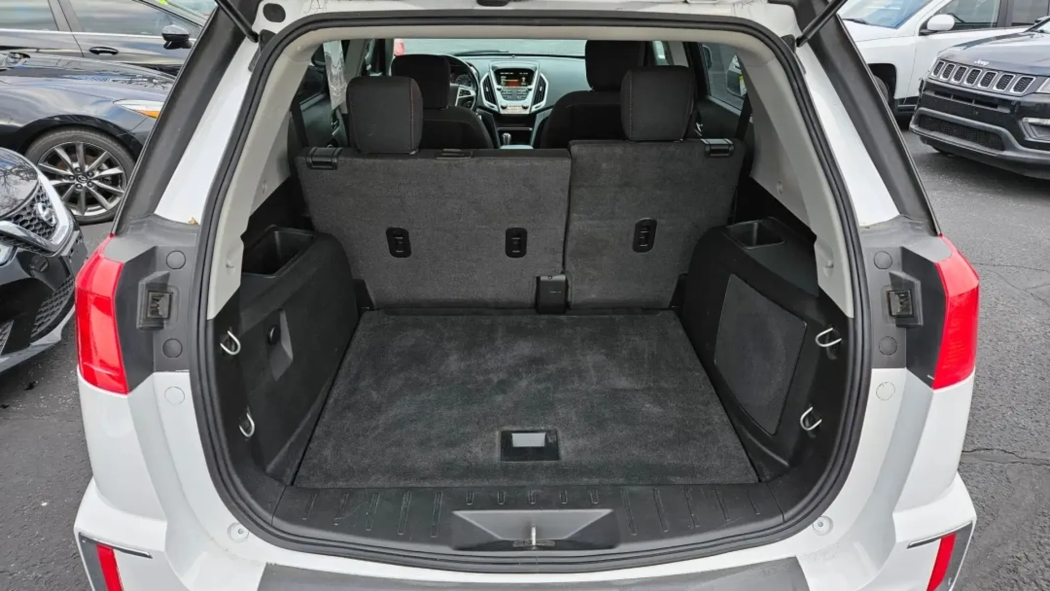 2016 GMC TERRAIN SLE2 (2GKFLNE30G6) with an Other engine, located at 5744 Central Avenue, Toledo, OH, 43615, (419) 724-0130, 41.676781, -83.682137 - **Discover the 2016 GMC Terrain SLE2: Your Perfect Family SUV for Toledo Adventures!**<br /> <br /> Are you on the hunt for the ideal family SUV that combines comfort, reliability, and style? Look no further than the 2016 GMC Terrain SLE2, now available at Auto Credit in Toledo, Ohio. This versatile - Photo#4