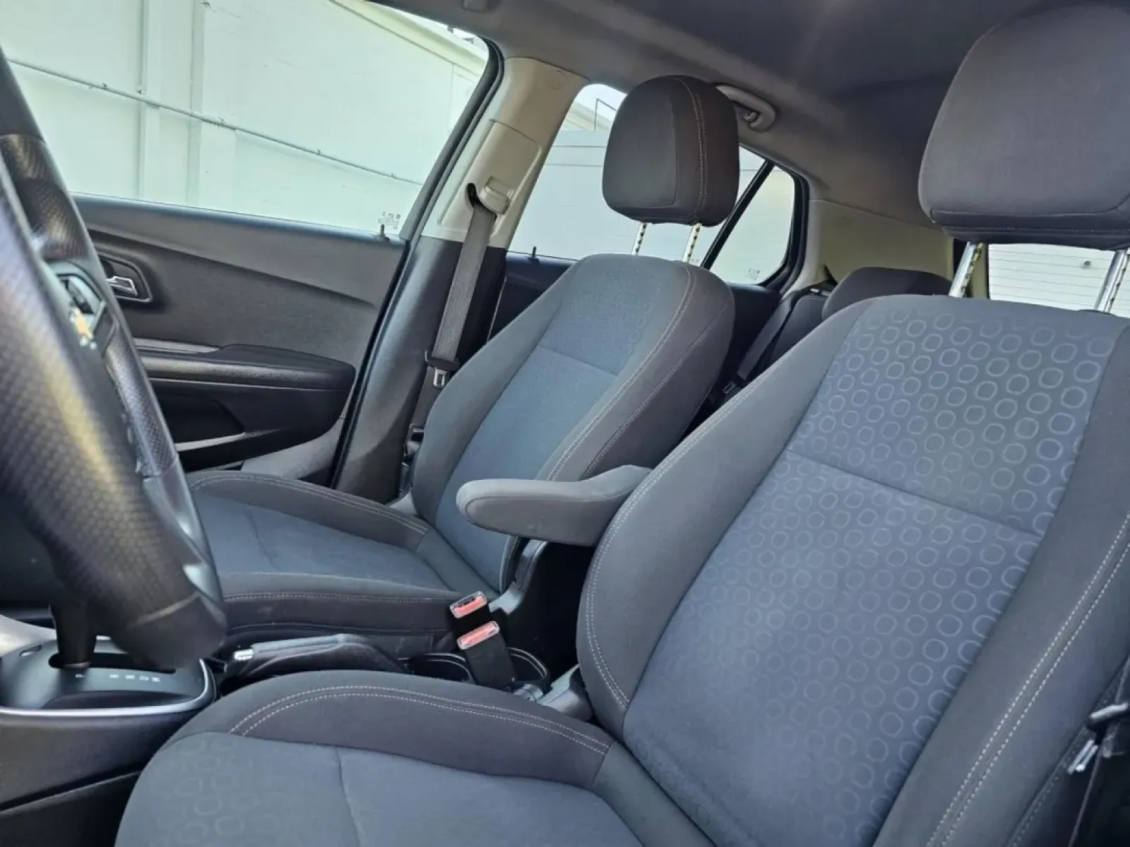 2020 Chevrolet TRAX (KL7CJKSB9LB) with an Other engine, located at 502 South Main Street, Columbia City, IN, 46725, (260) 244-4645, 41.151382, -85.490578 - Discover your next adventure with the 2020 Chevrolet Trax, now available at Auto Credit in Columbia City, Indiana! This compact SUV is perfect for daily commuters, growing families, and weekend explorers alike. With its impressive versatility and modern features, the Trax makes every trip enjoyable- - Photo#3