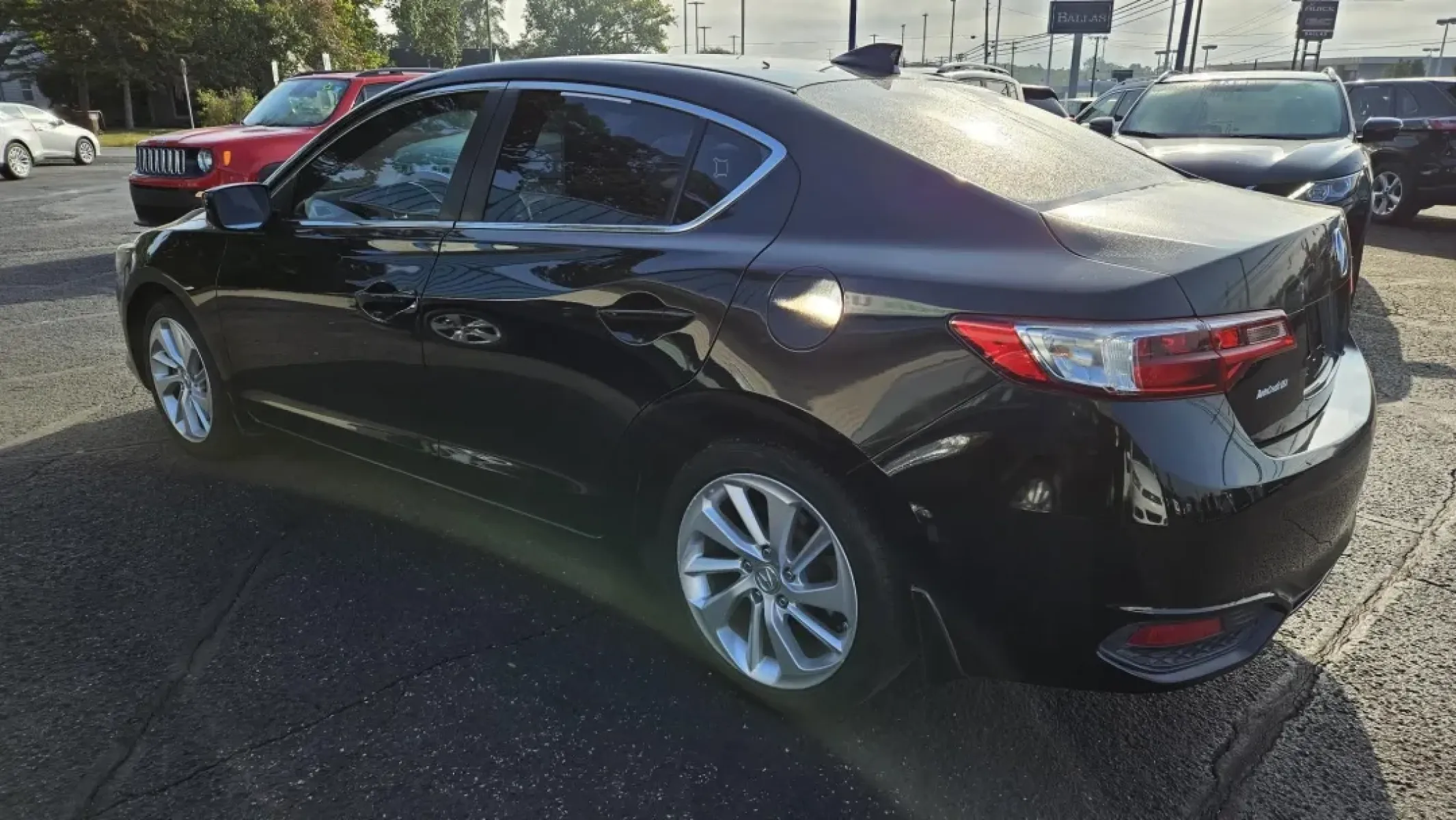 2017 Acura ILX BASE; BASE W/ACU (19UDE2F33HA) with an Other engine, located at 5744 Central Avenue, Toledo, OH, 43615, (419) 724-0130, 41.676781, -83.682137 - **Elevate Your Daily Drive with the 2017 Acura ILX BASE from Auto Credit in Toledo, OH!**<br /> <br /> Are you looking for a reliable sedan that fits seamlessly into your busy lifestyle? Whether you're commuting to work, running errands around Toledo, or planning a weekend trip, the 2017 Acura ILX B - Photo#2