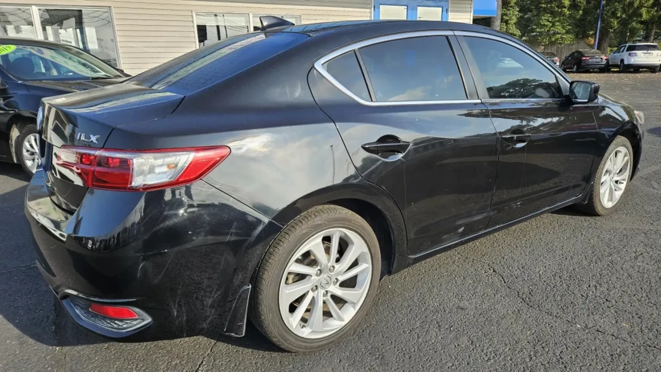 2017 Acura ILX BASE; BASE W/ACU (19UDE2F33HA) with an Other engine, located at 5744 Central Avenue, Toledo, OH, 43615, (419) 724-0130, 41.676781, -83.682137 - **Elevate Your Daily Drive with the 2017 Acura ILX BASE from Auto Credit in Toledo, OH!**<br /> <br /> Are you looking for a reliable sedan that fits seamlessly into your busy lifestyle? Whether you're commuting to work, running errands around Toledo, or planning a weekend trip, the 2017 Acura ILX B - Photo#3