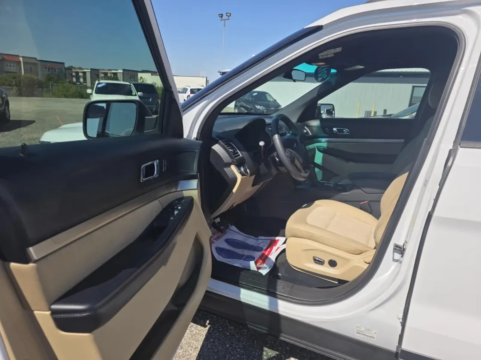 2017 Ford EXPLORER BASE (1FM5K7B81HG) with an Other engine, located at 15 Petro Dr, Warsaw, IN, 46582, (574) 306-0055, 41.273563, -85.857544 - Are you on the hunt for a versatile vehicle that can effortlessly adapt to your lifestyle? Look no further! The 2017 Ford Explorer Base is the perfect solution for growing families, thrill-seekers planning weekend adventures, or anyone who enjoys the freedom of the open road. This spacious 4-door wa - Photo#3