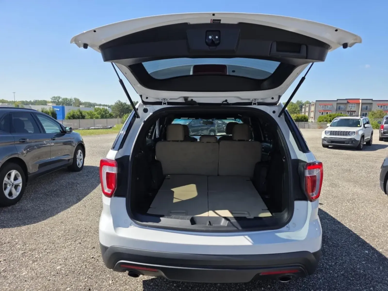 2017 Ford EXPLORER BASE (1FM5K7B81HG) with an Other engine, located at 15 Petro Dr, Warsaw, IN, 46582, (574) 306-0055, 41.273563, -85.857544 - Are you on the hunt for a versatile vehicle that can effortlessly adapt to your lifestyle? Look no further! The 2017 Ford Explorer Base is the perfect solution for growing families, thrill-seekers planning weekend adventures, or anyone who enjoys the freedom of the open road. This spacious 4-door wa - Photo#7