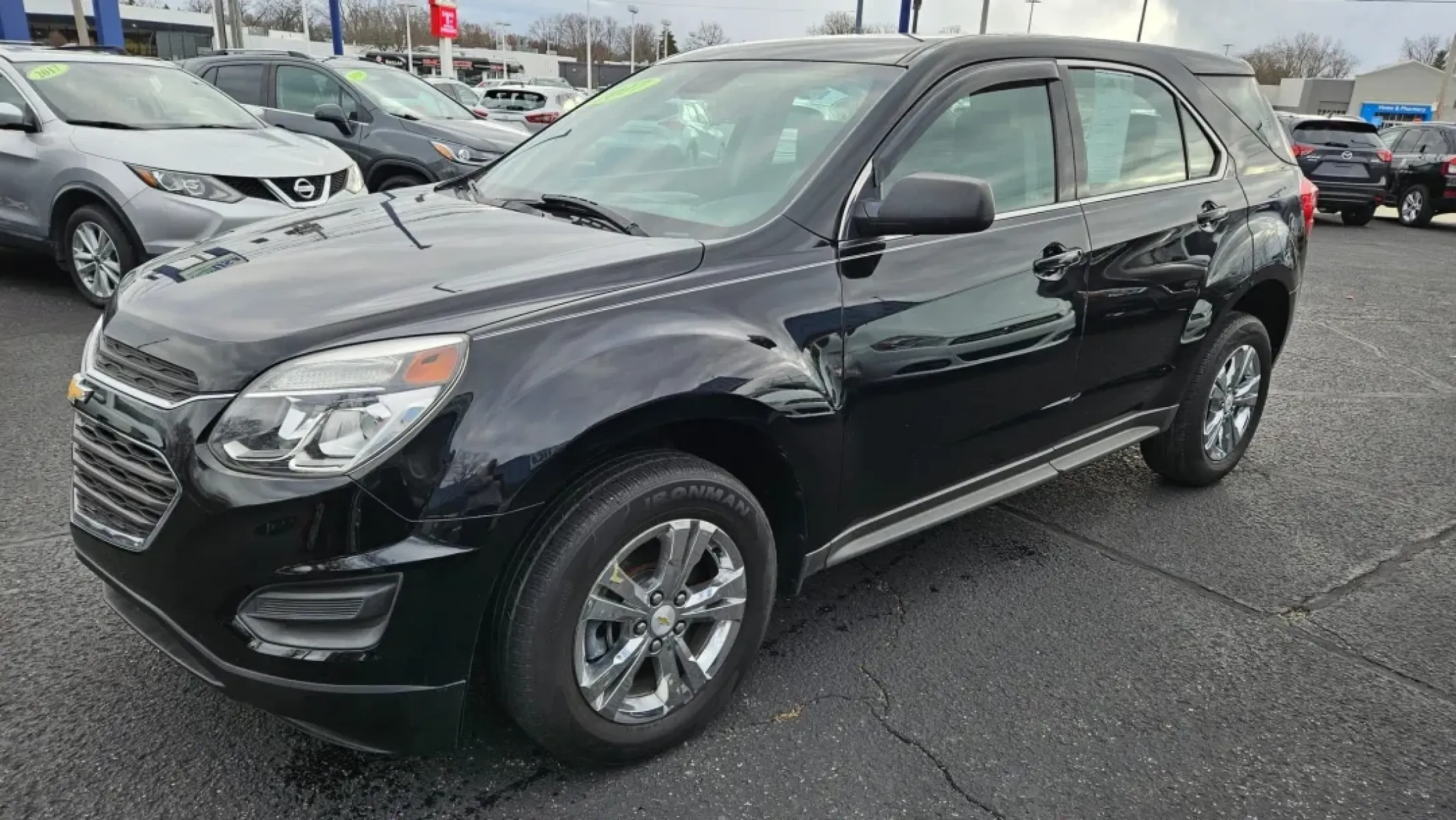 2017 Chevrolet EQUINOX LS (2GNALBEK6H1) with an Other engine, located at 5744 Central Avenue, Toledo, OH, 43615, (419) 724-0130, 41.676781, -83.682137 - **Explore Your Next Adventure with the 2017 Chevrolet Equinox LS at Auto Credit in Toledo, OH!**<br /> <br /> Are you ready to elevate your lifestyle with a vehicle that perfectly balances comfort, capability, and style? Look no further than the 2017 Chevrolet Equinox LS, now available at Auto Credi - Photo#1